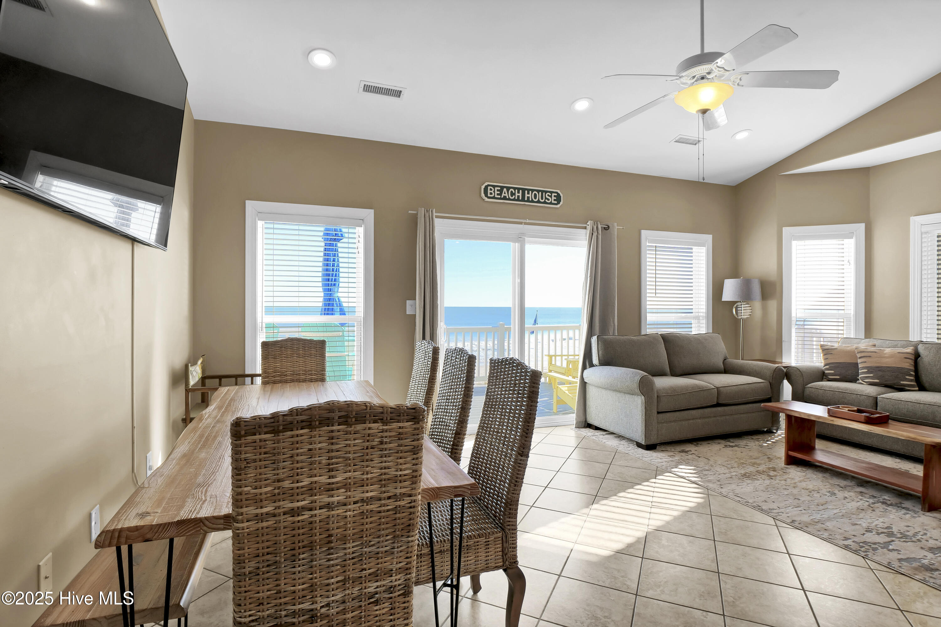 100535272 | Photo 46