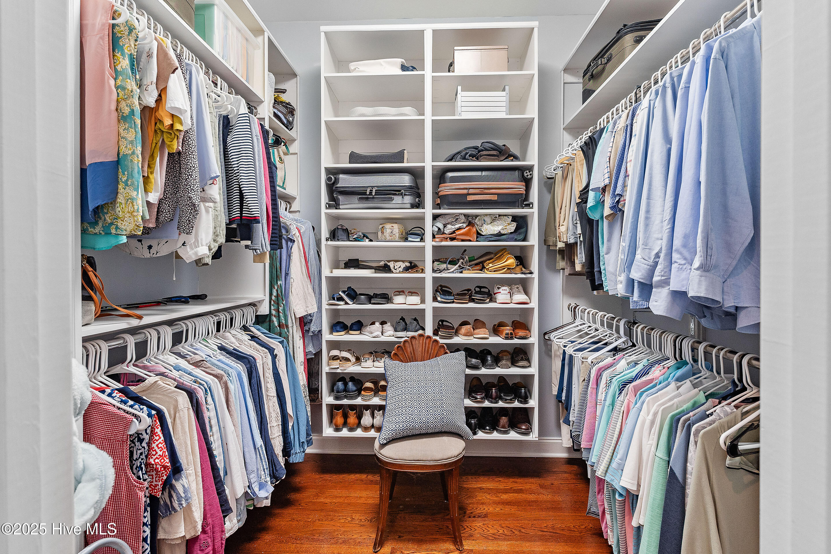 100520263 | Photo 23