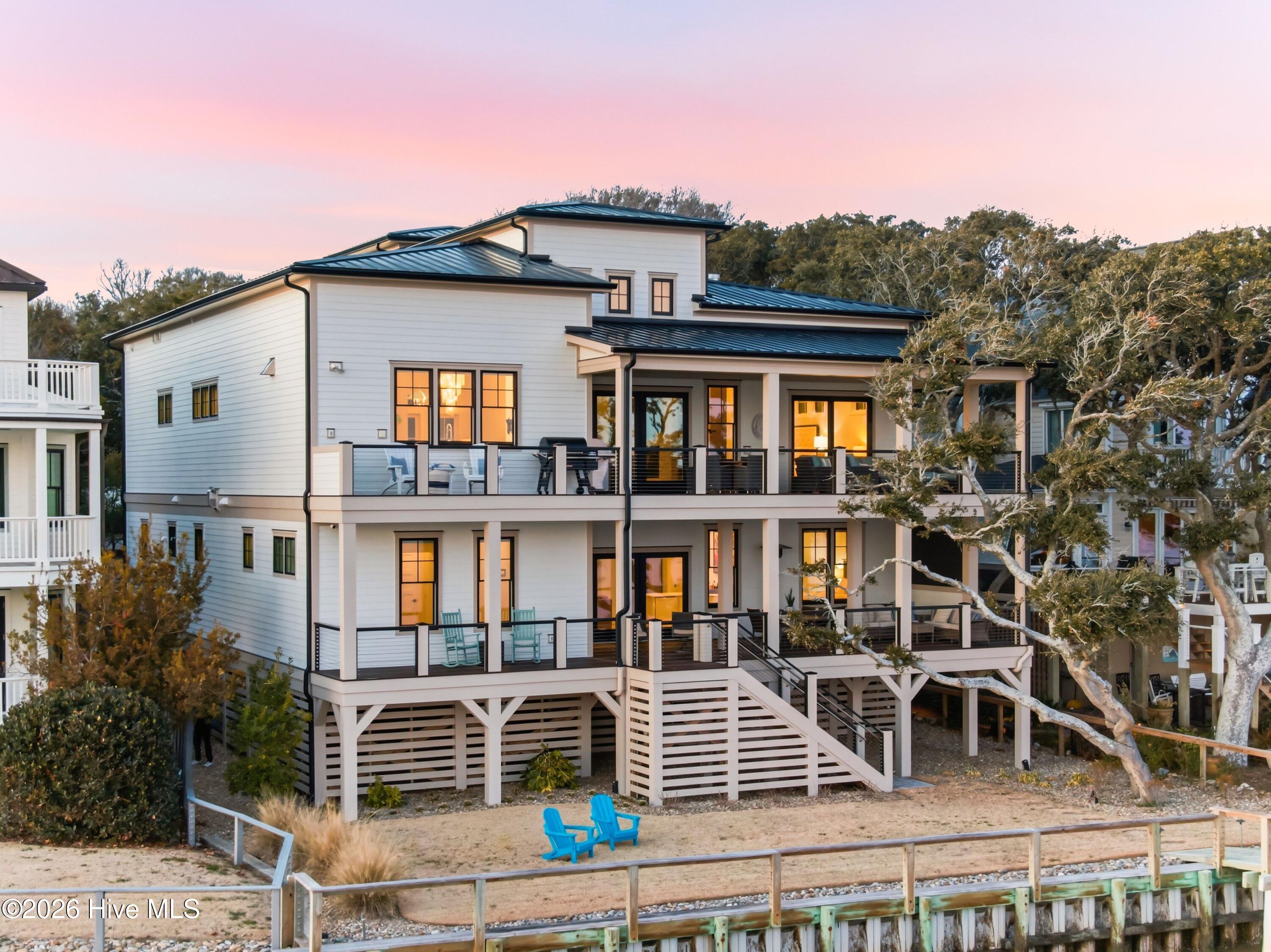 100556008 | Photo 50