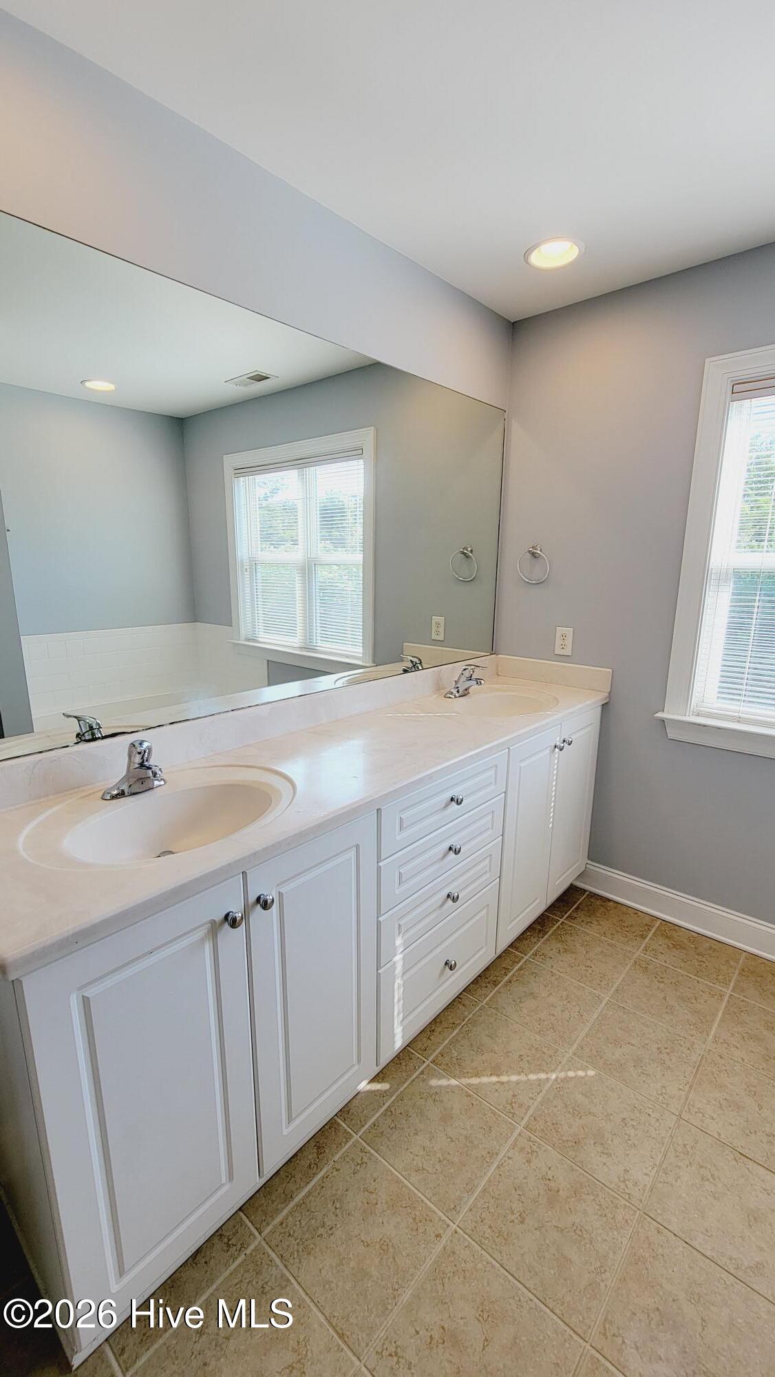 100569507 | Photo 28