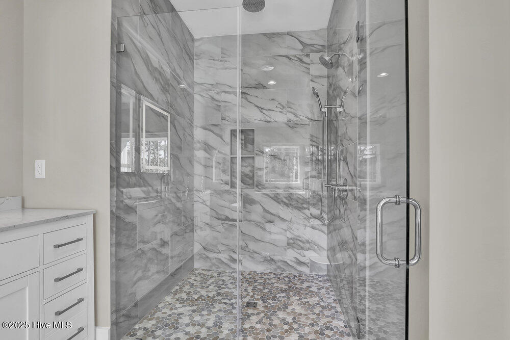 100509859 | Photo 44