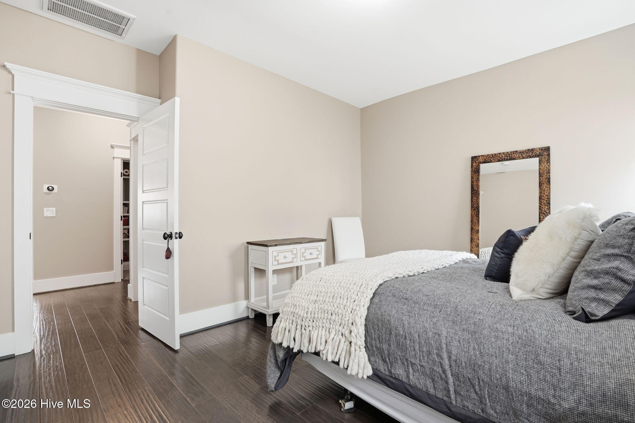 100559080 | Photo 44