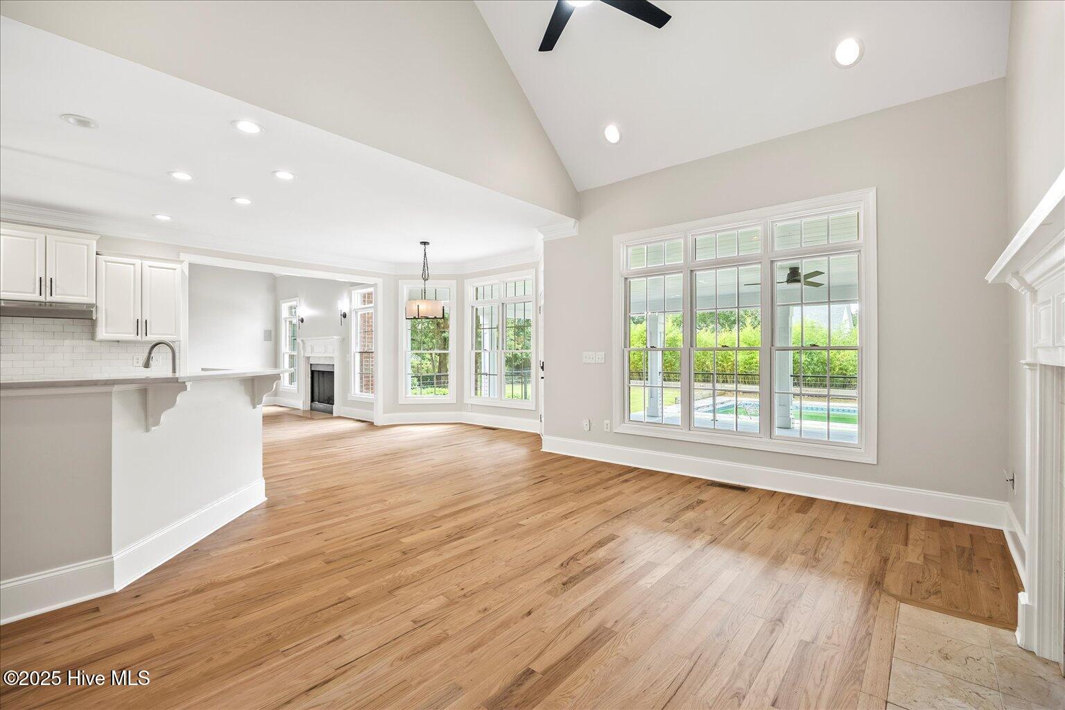 100536137 | Photo 18