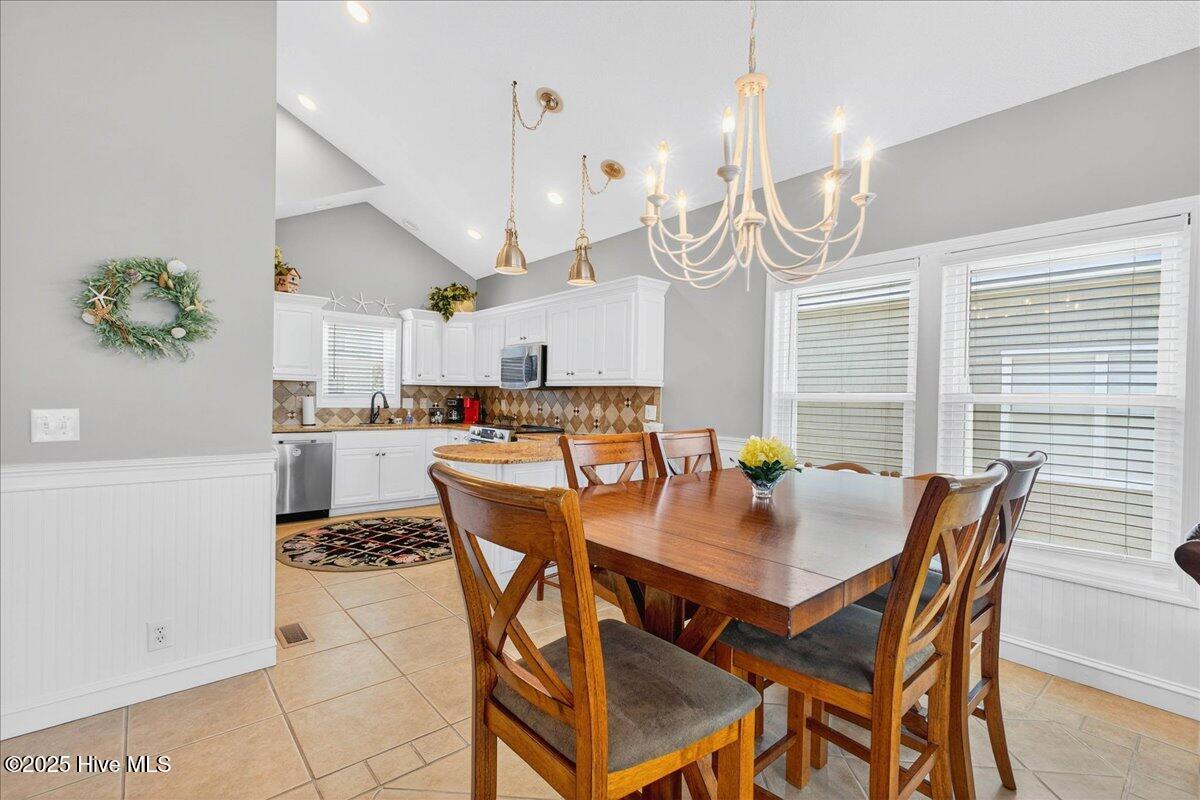 100515123 | Photo 26