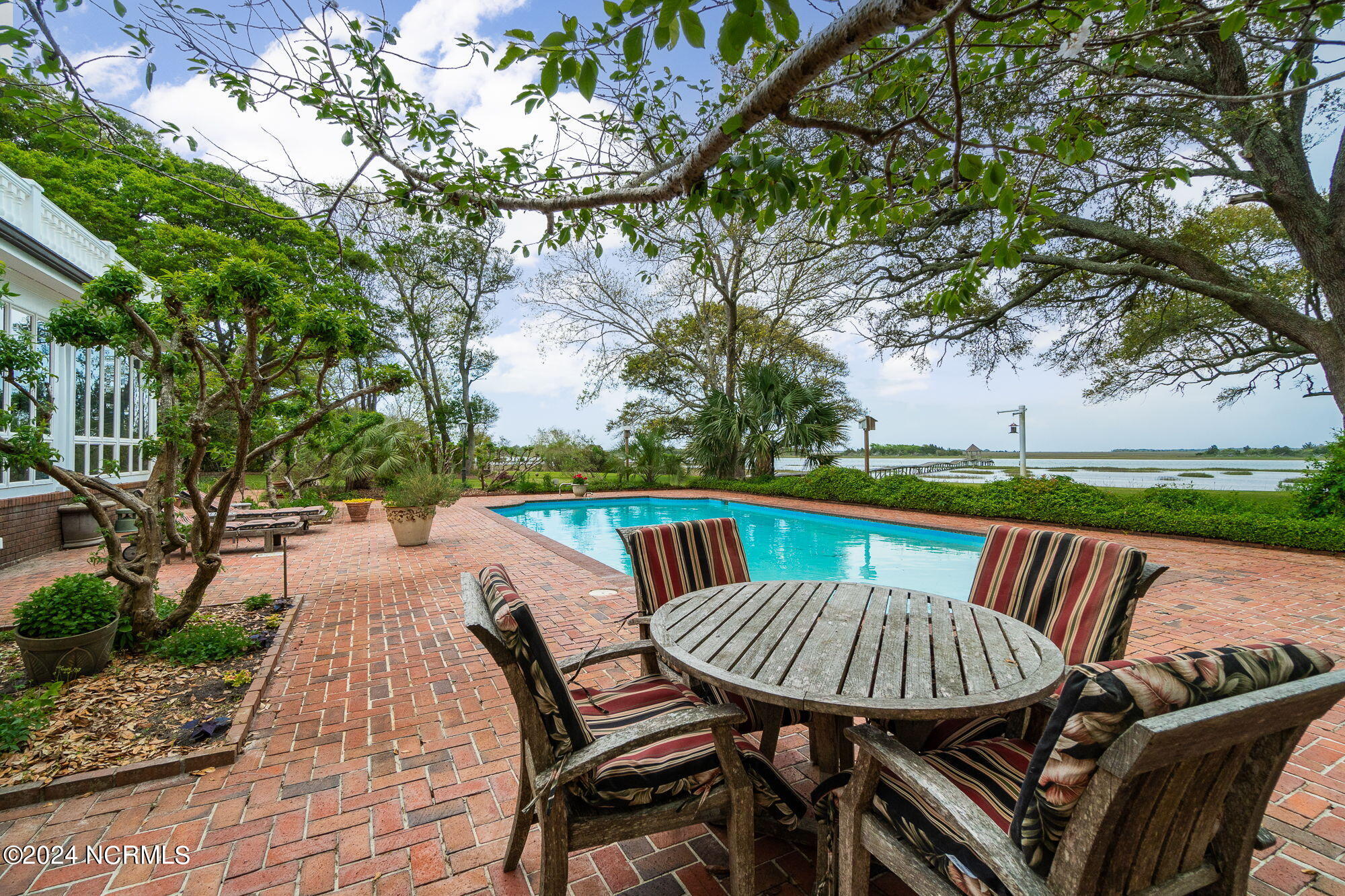 100528330 | Photo 13