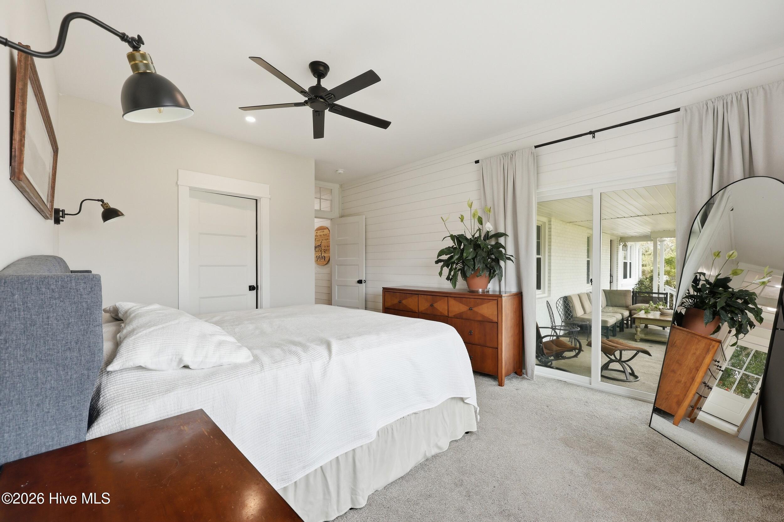 100562935 | Photo 24