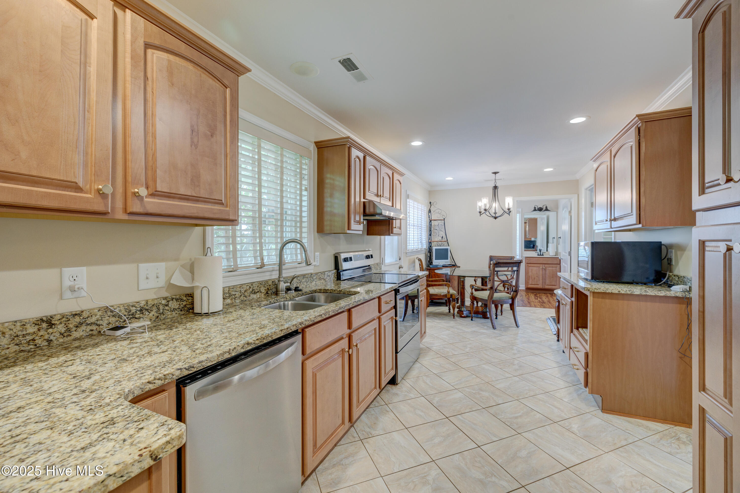 100523931 | Photo 17