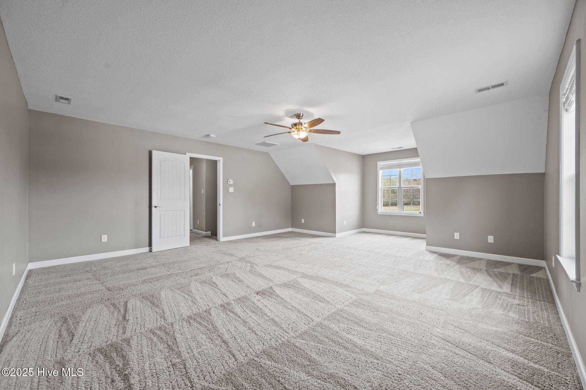 100546071 | Photo 51