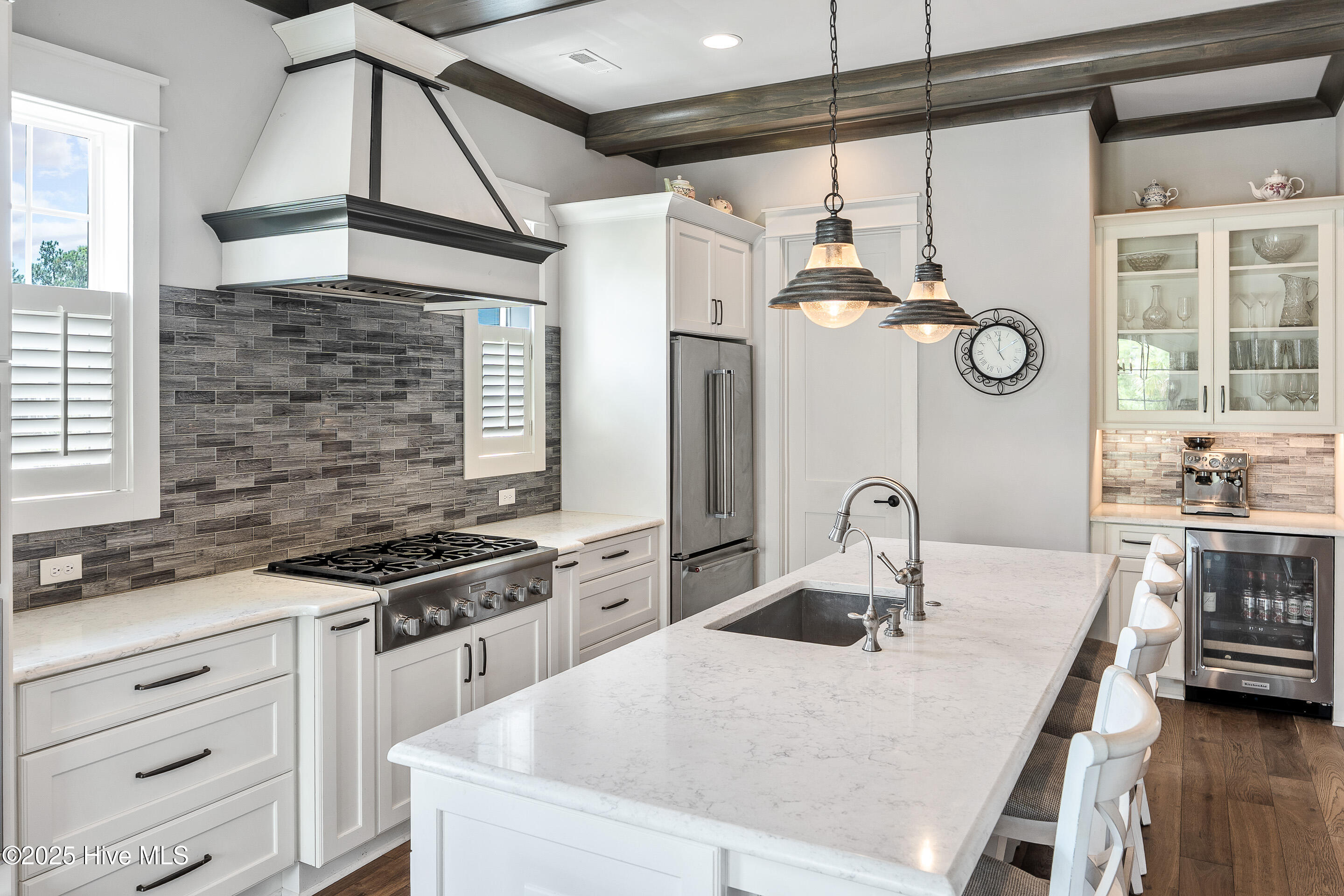 100554295 | Photo 18