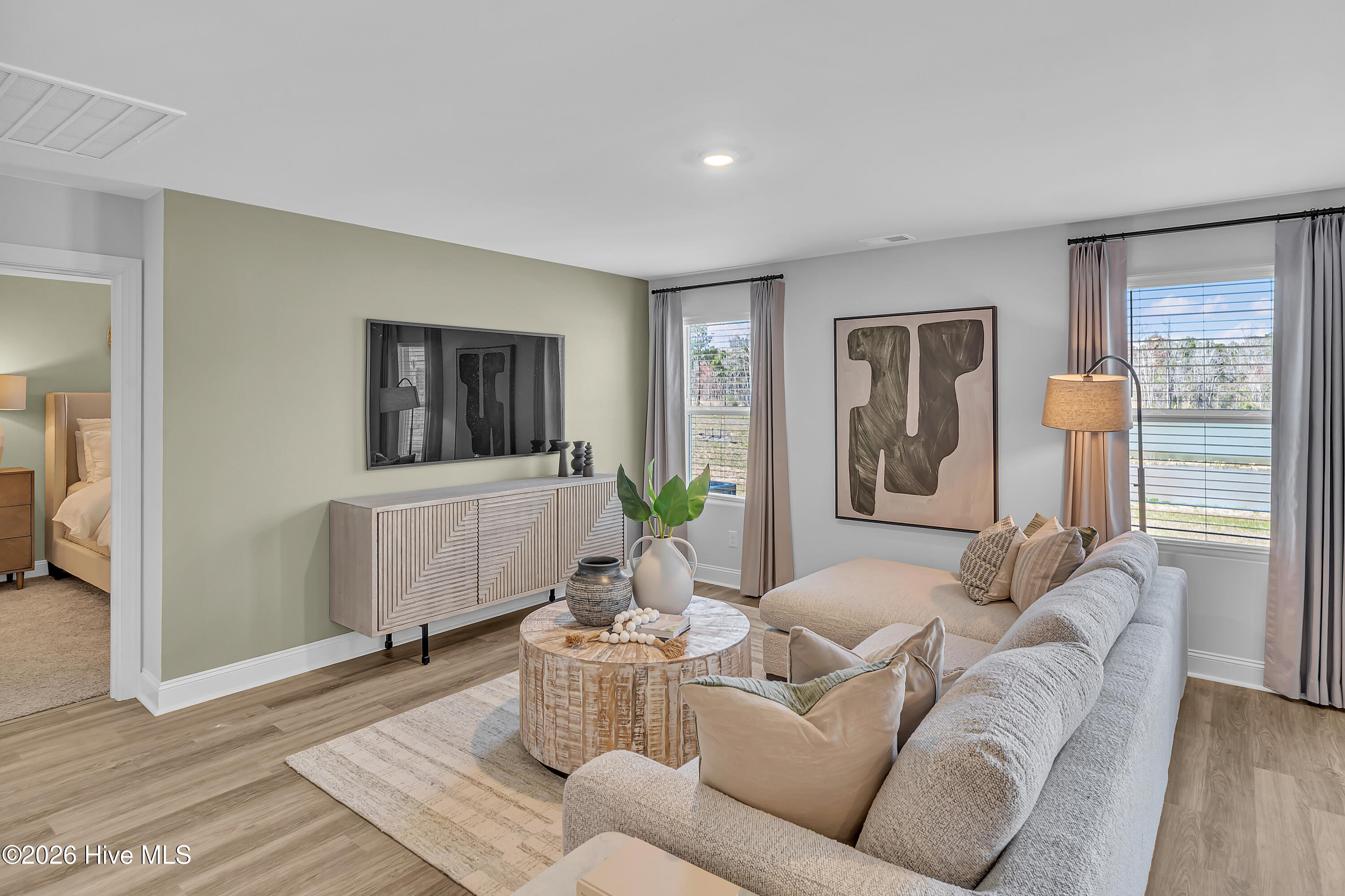 100567015 | Photo 12