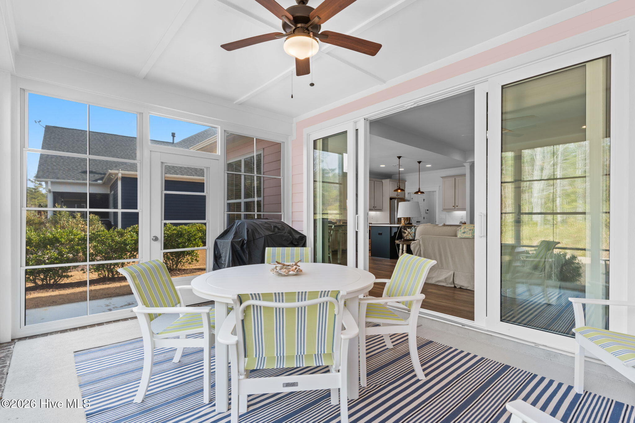 100549326 | Photo 19