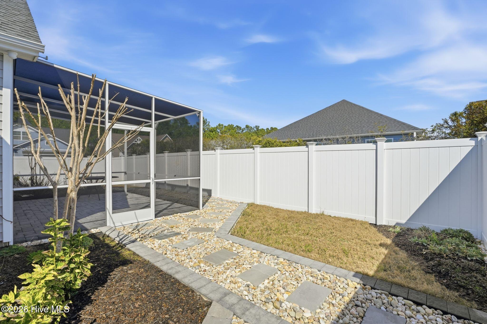 100559439 | Photo 74