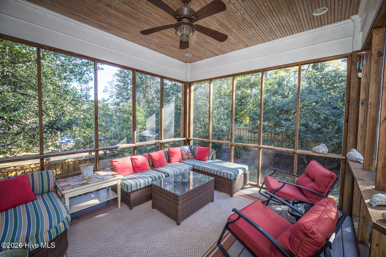 100550296 | Photo 19