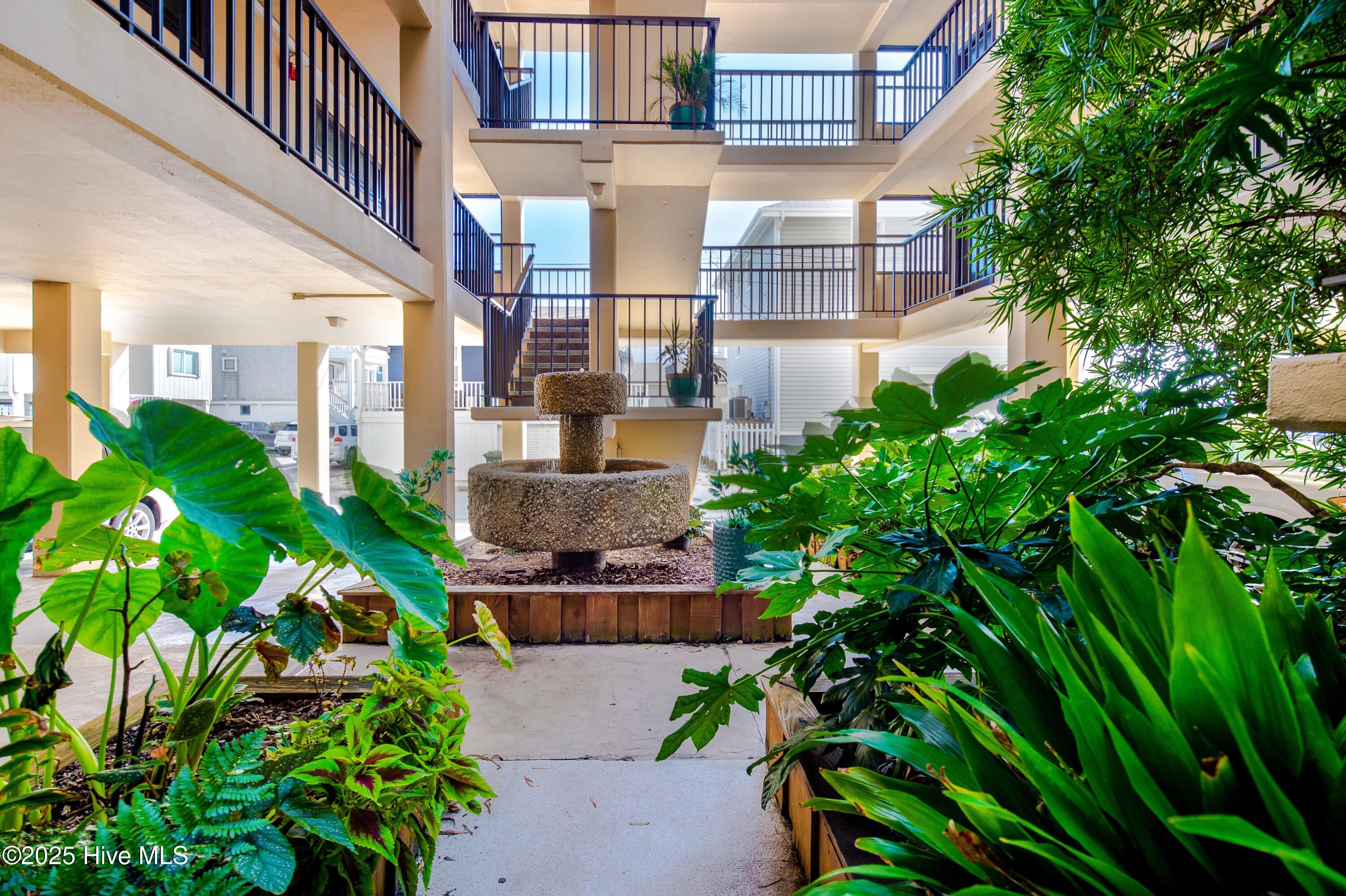 100518764 | Photo 13