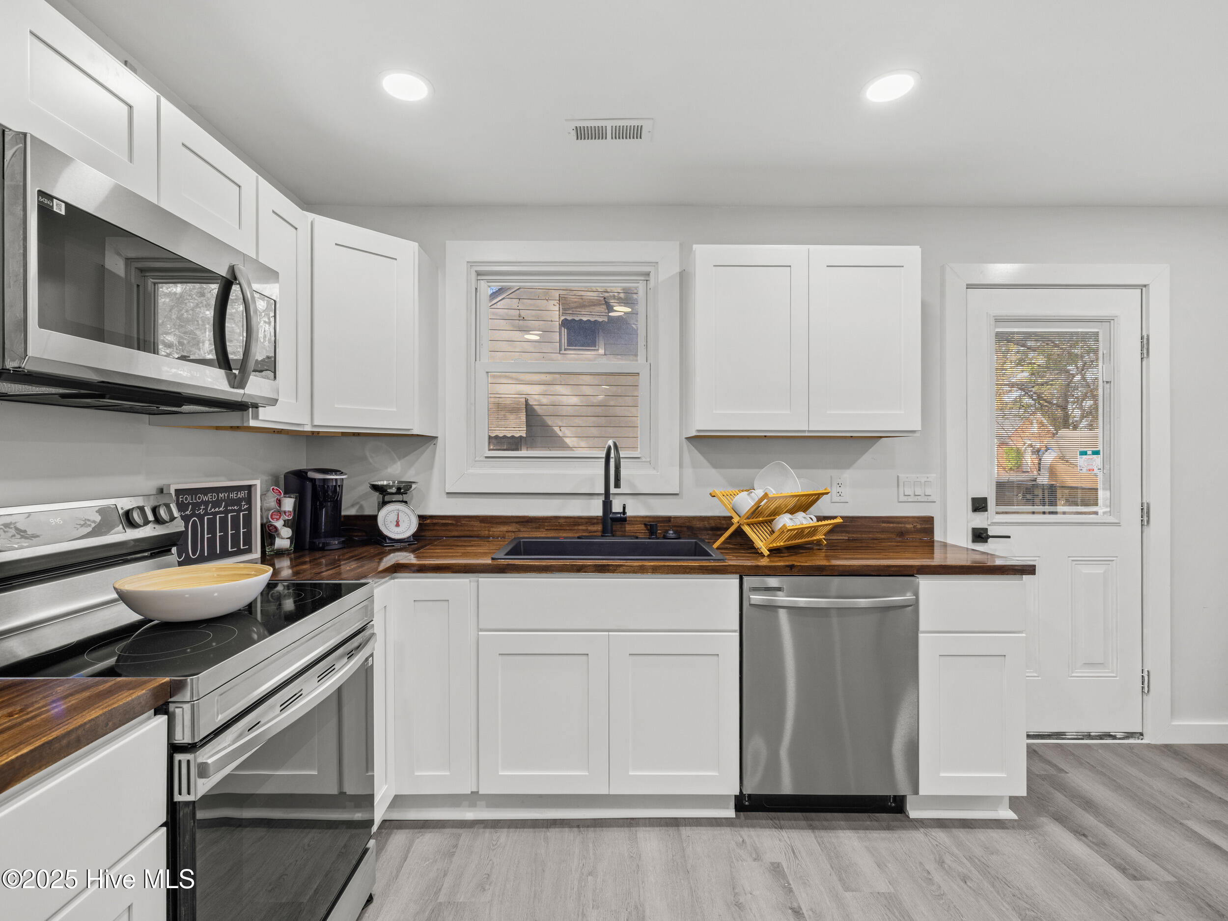 100545039 | Photo 16