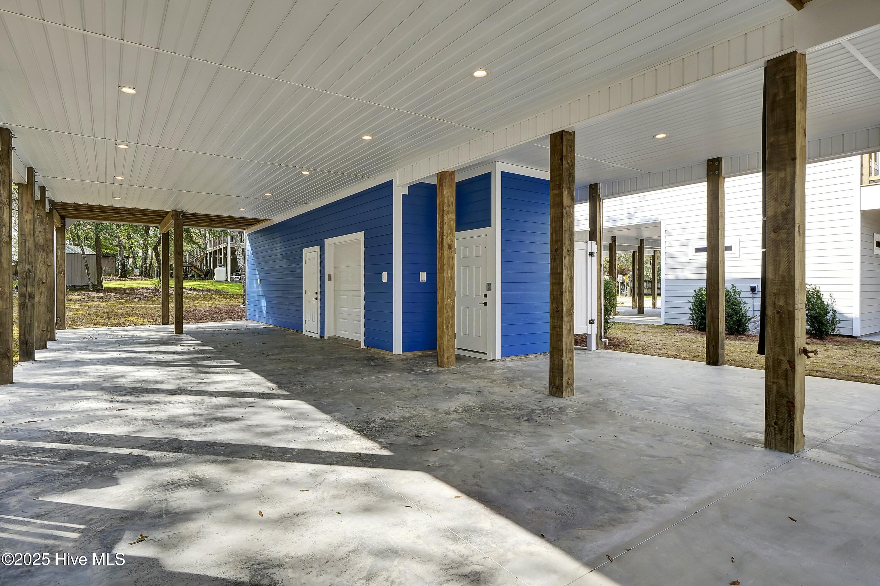 100486377 | Photo 30