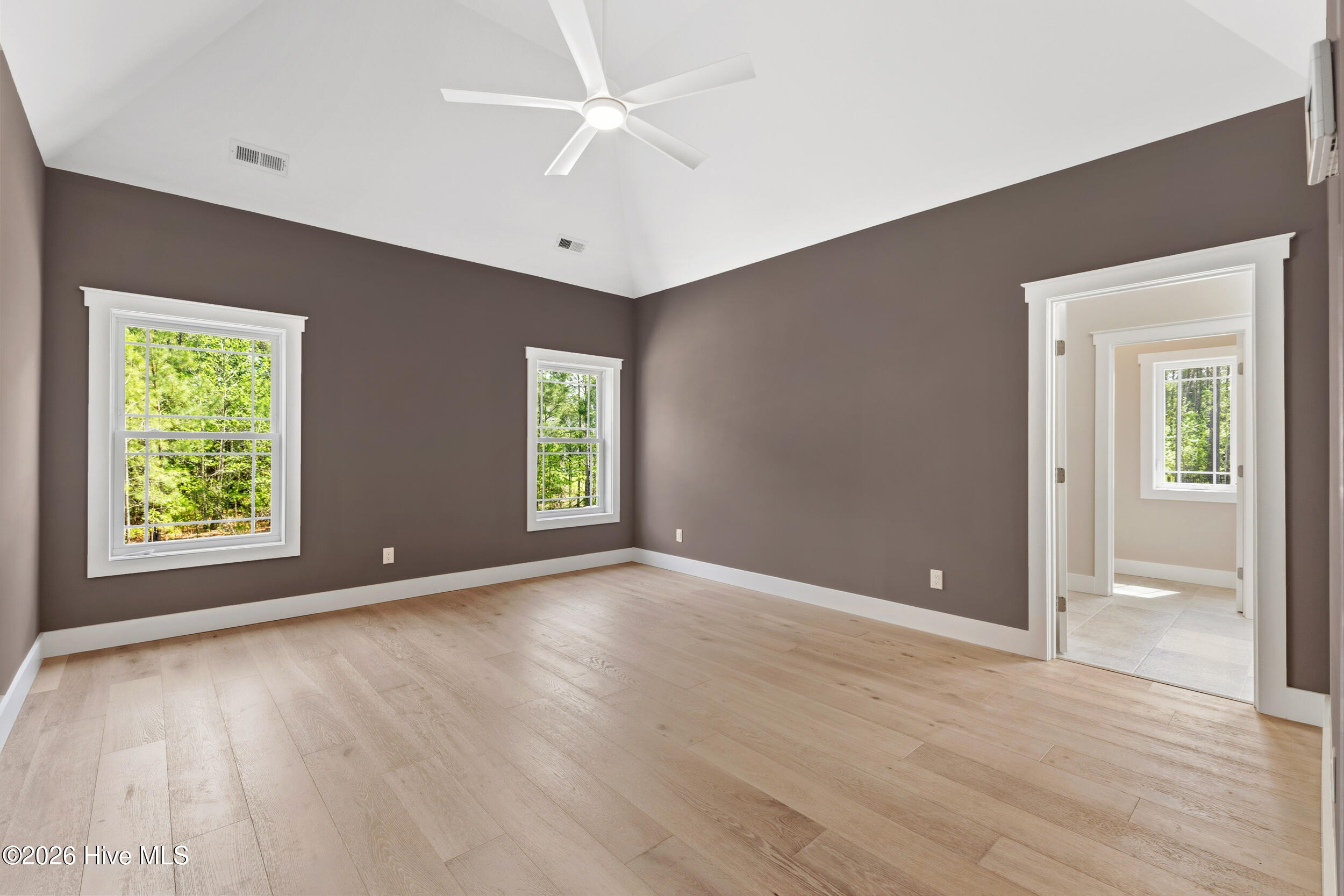 100566568 | Photo 29