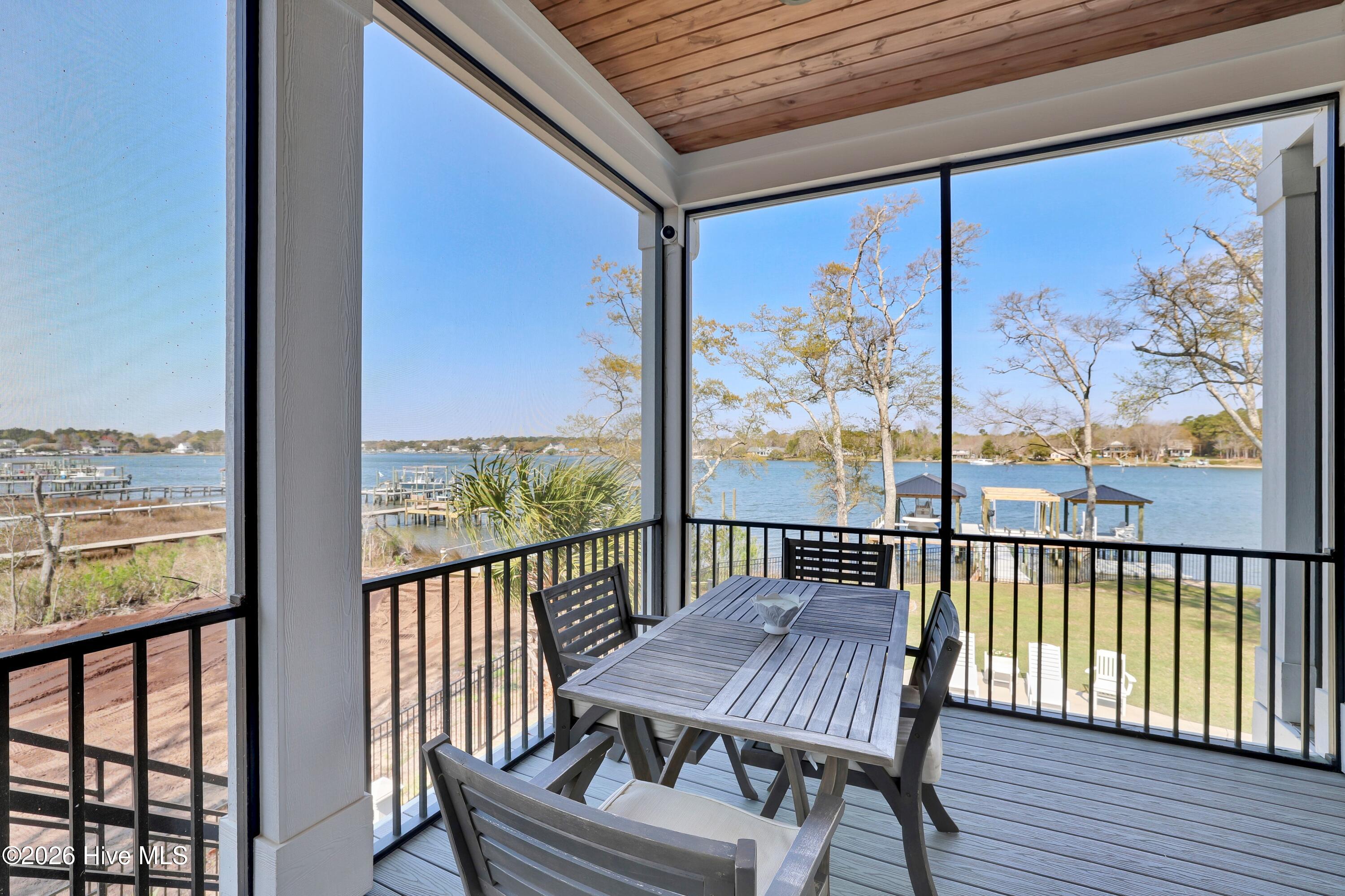 100564139 | Photo 23