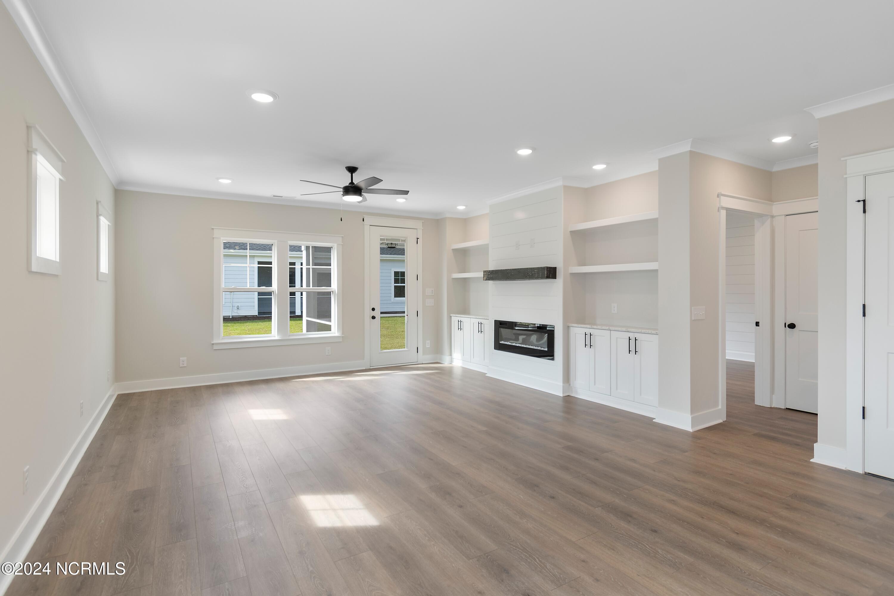 100547891 | Photo 11