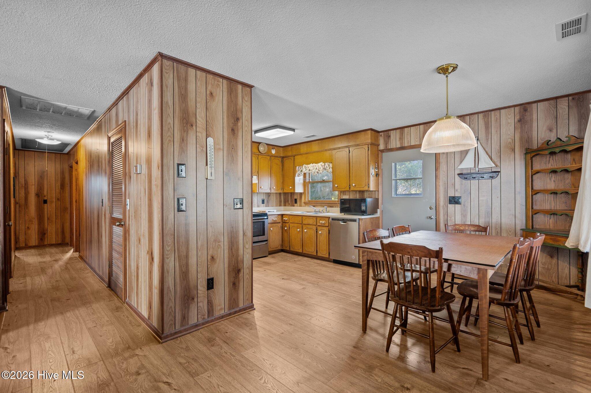 100559194 | Photo 12