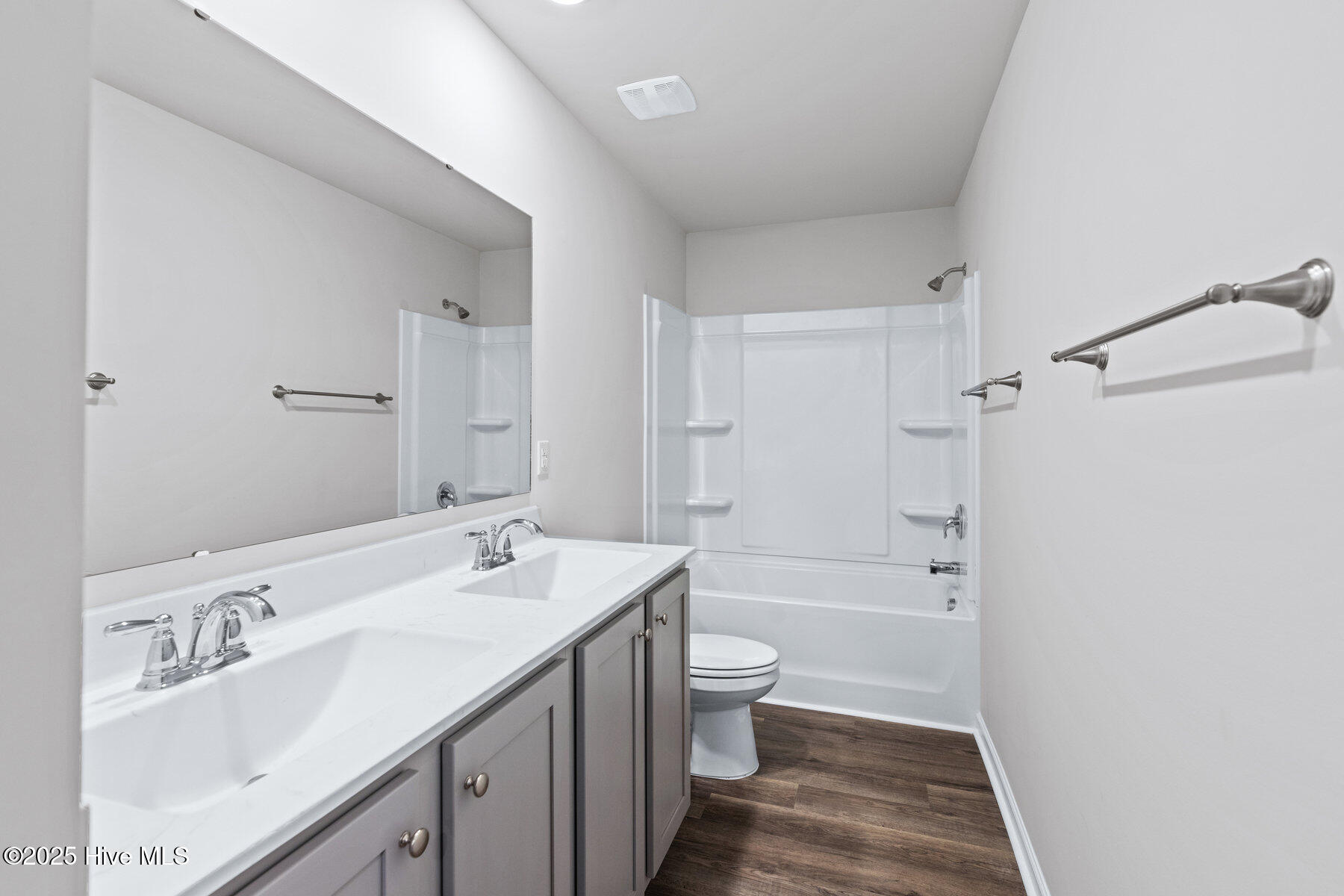 100507090 | Photo 11