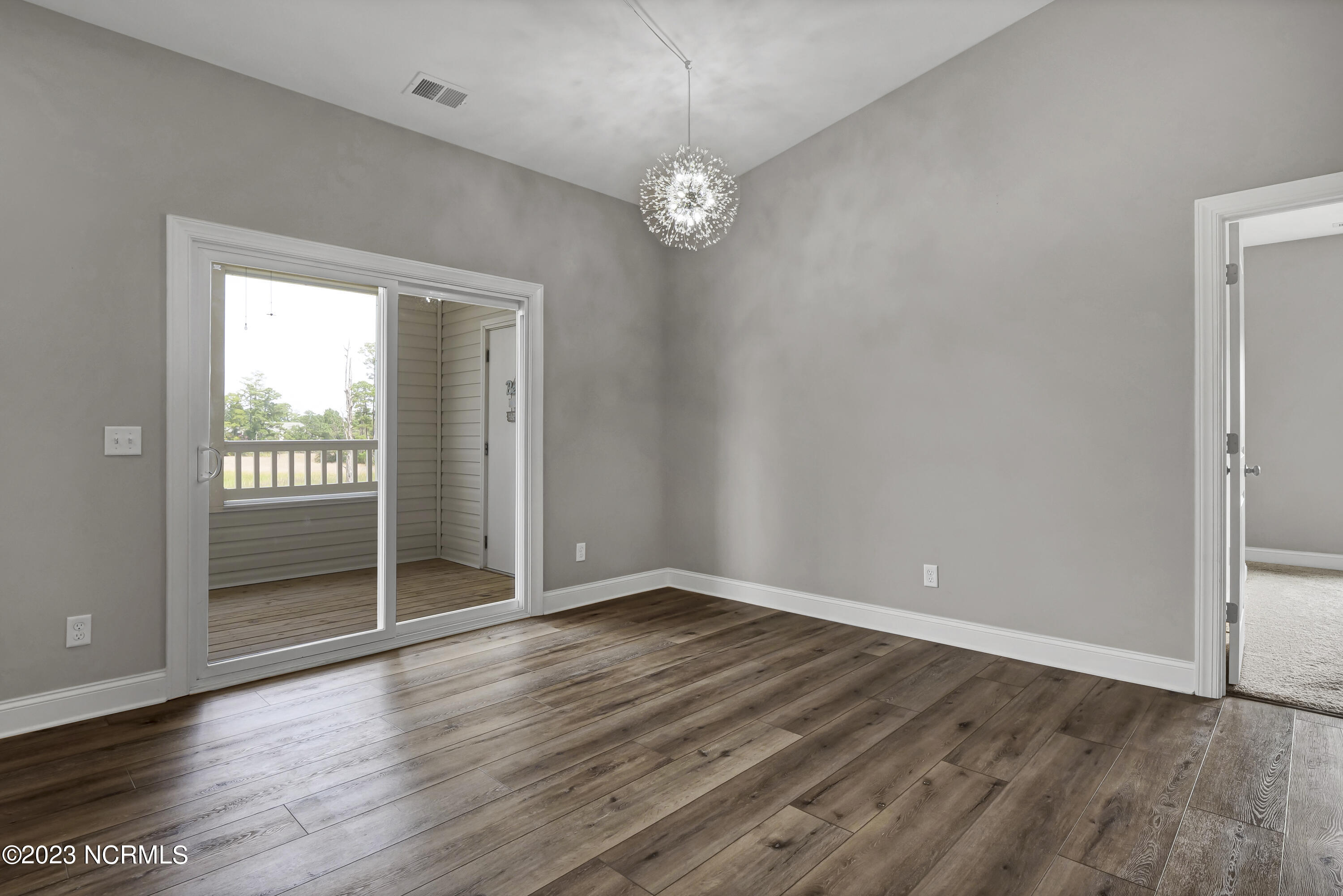 100549733 | Photo 20