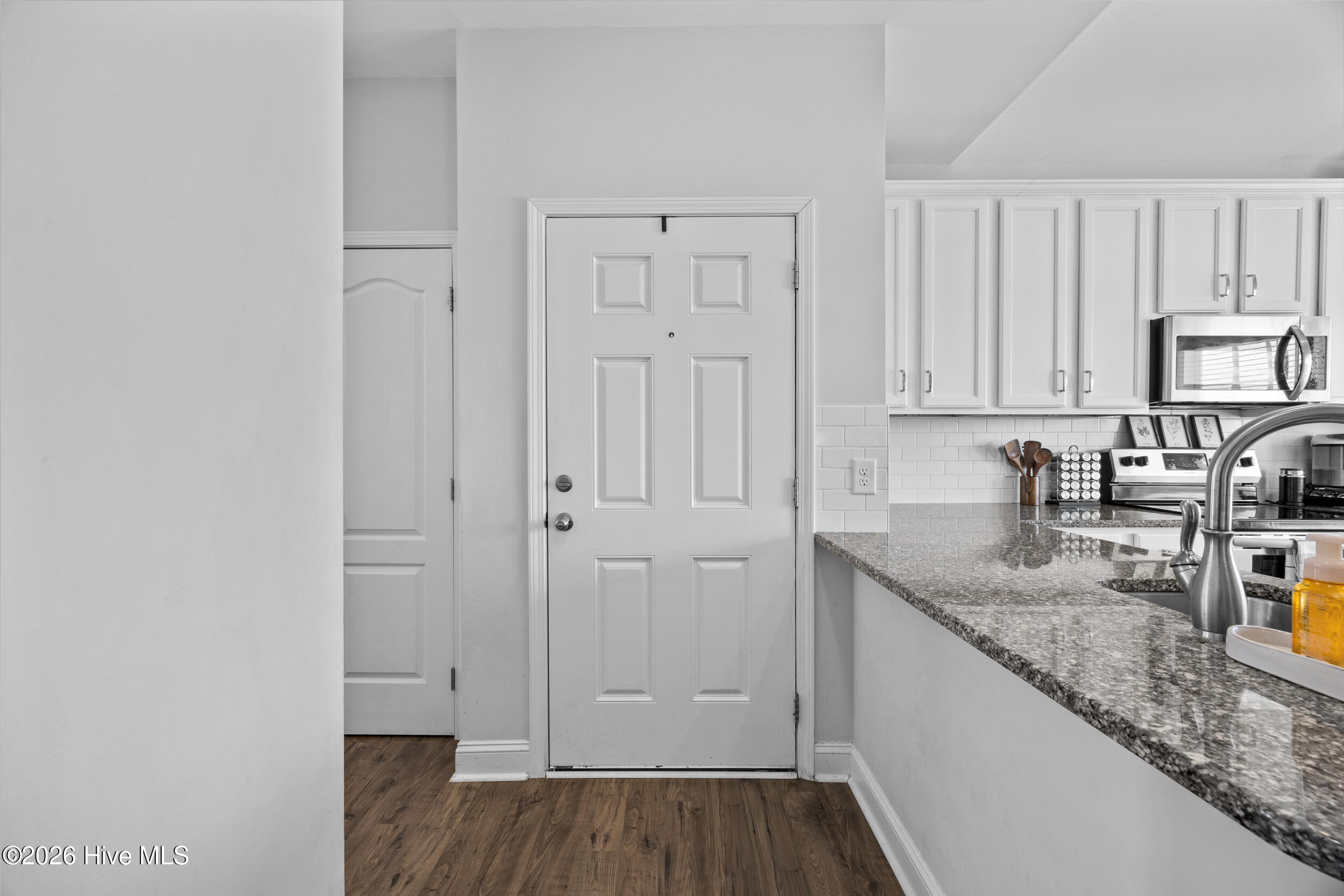 100555310 | Photo 13