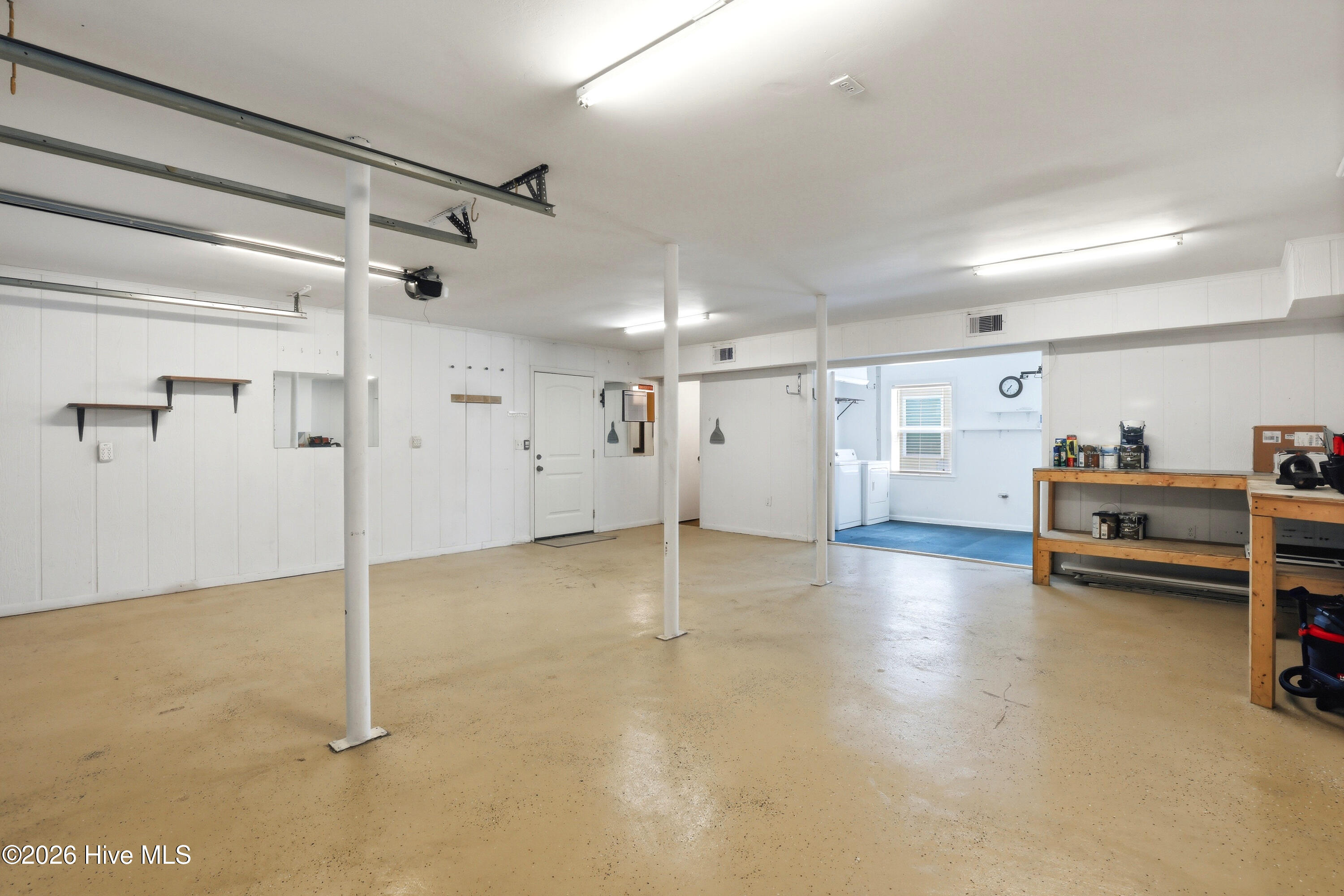 100569412 | Photo 49