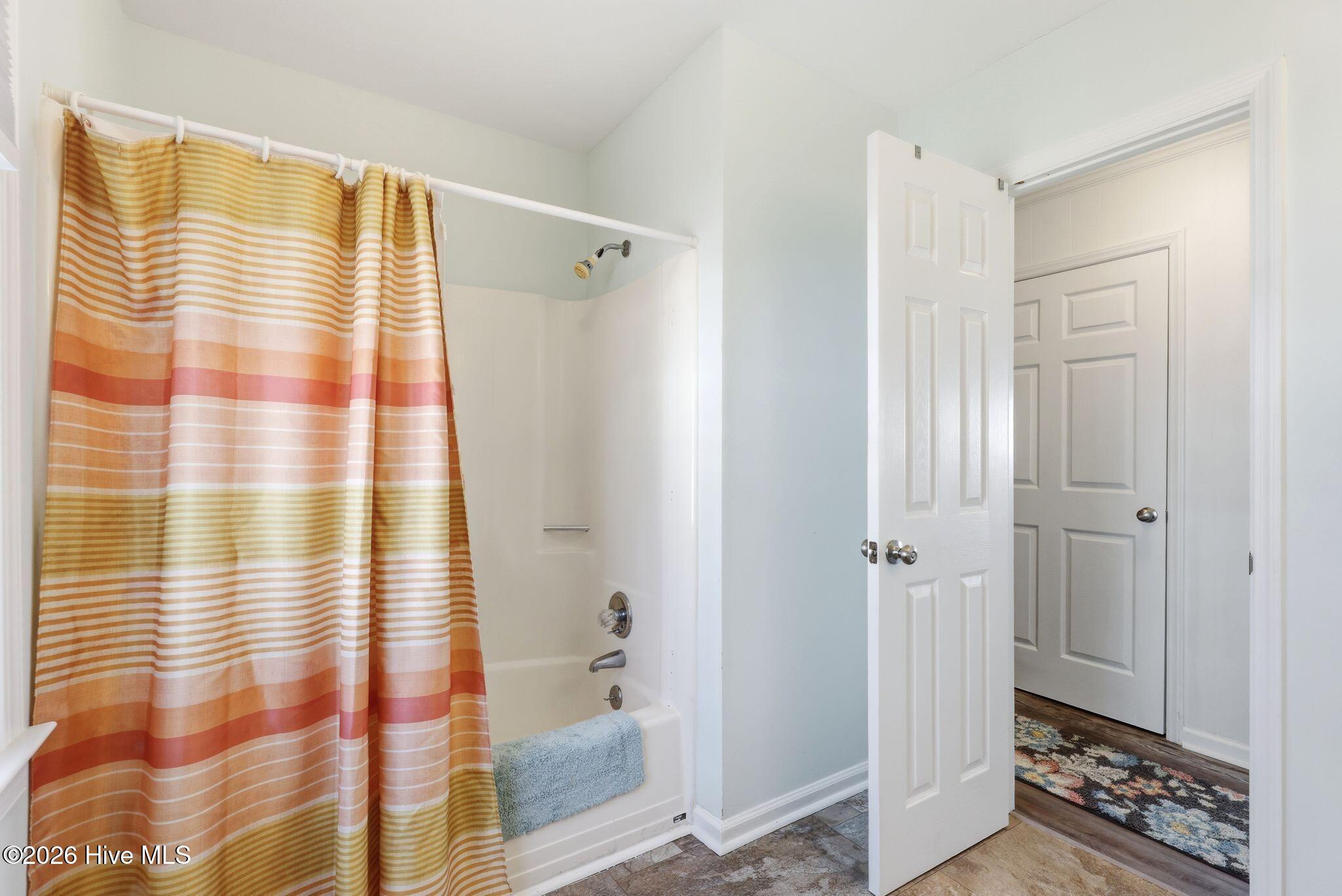 100558178 | Photo 30