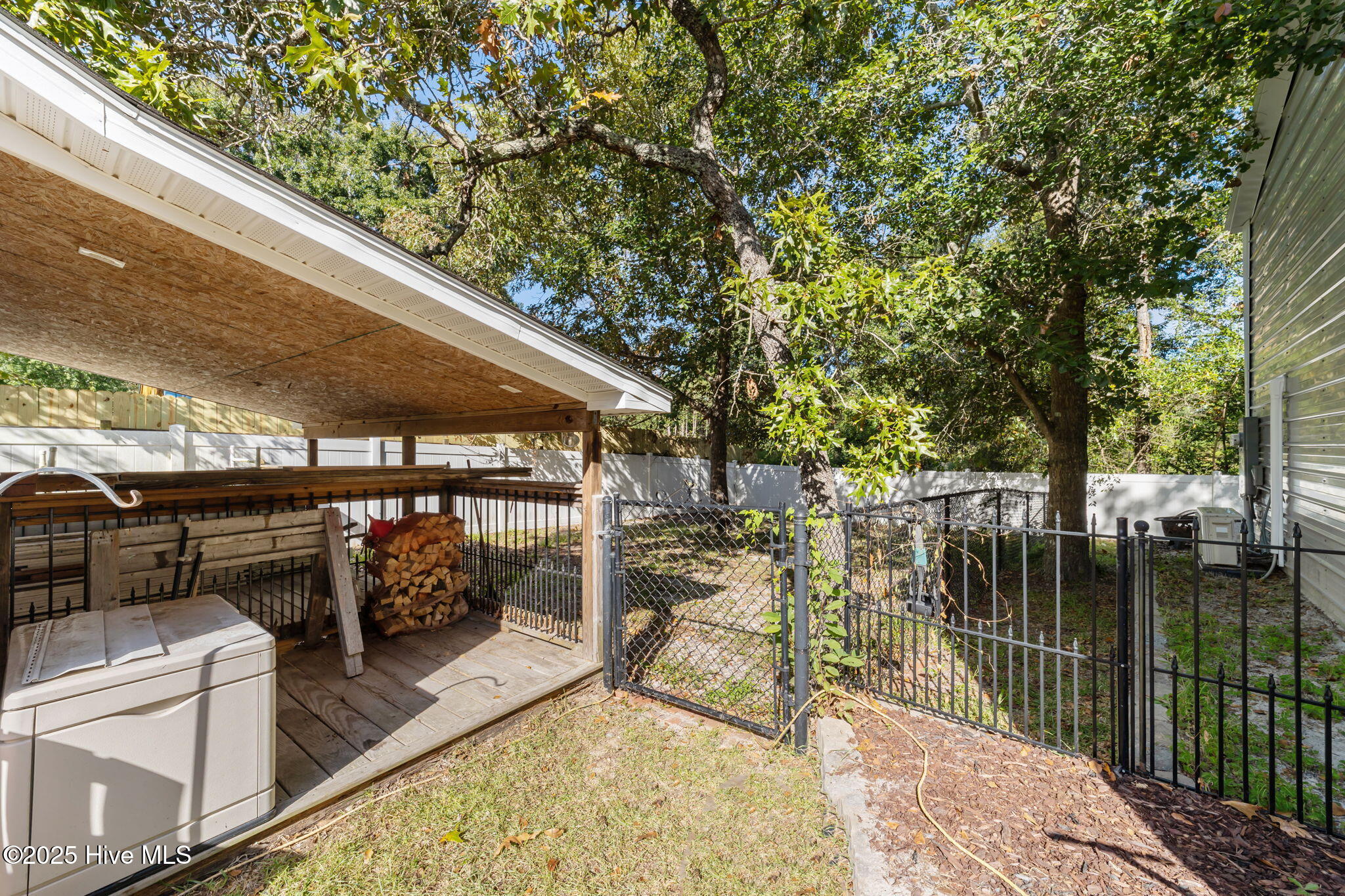 100533050 | Photo 38