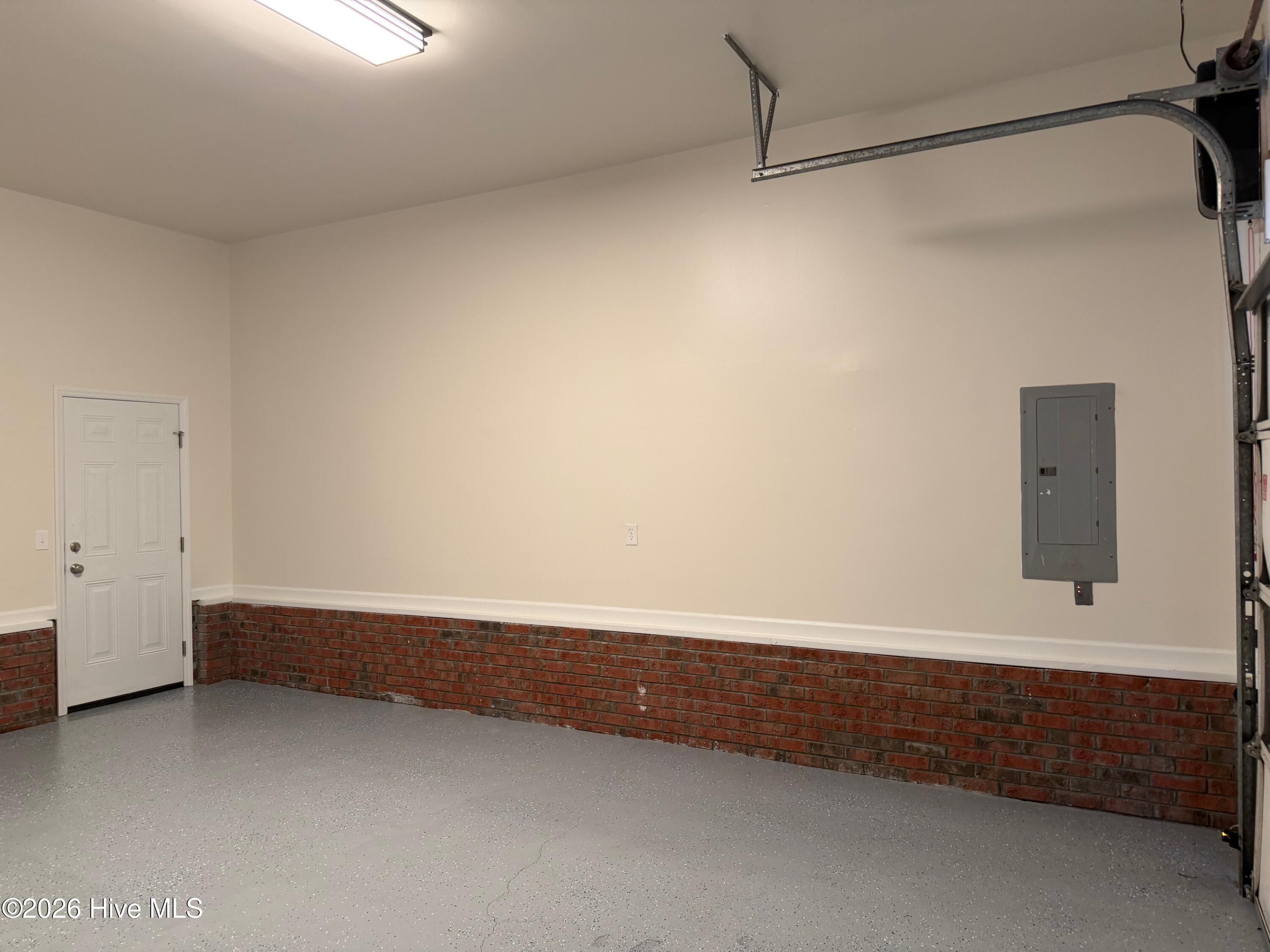 100568177 | Photo 19