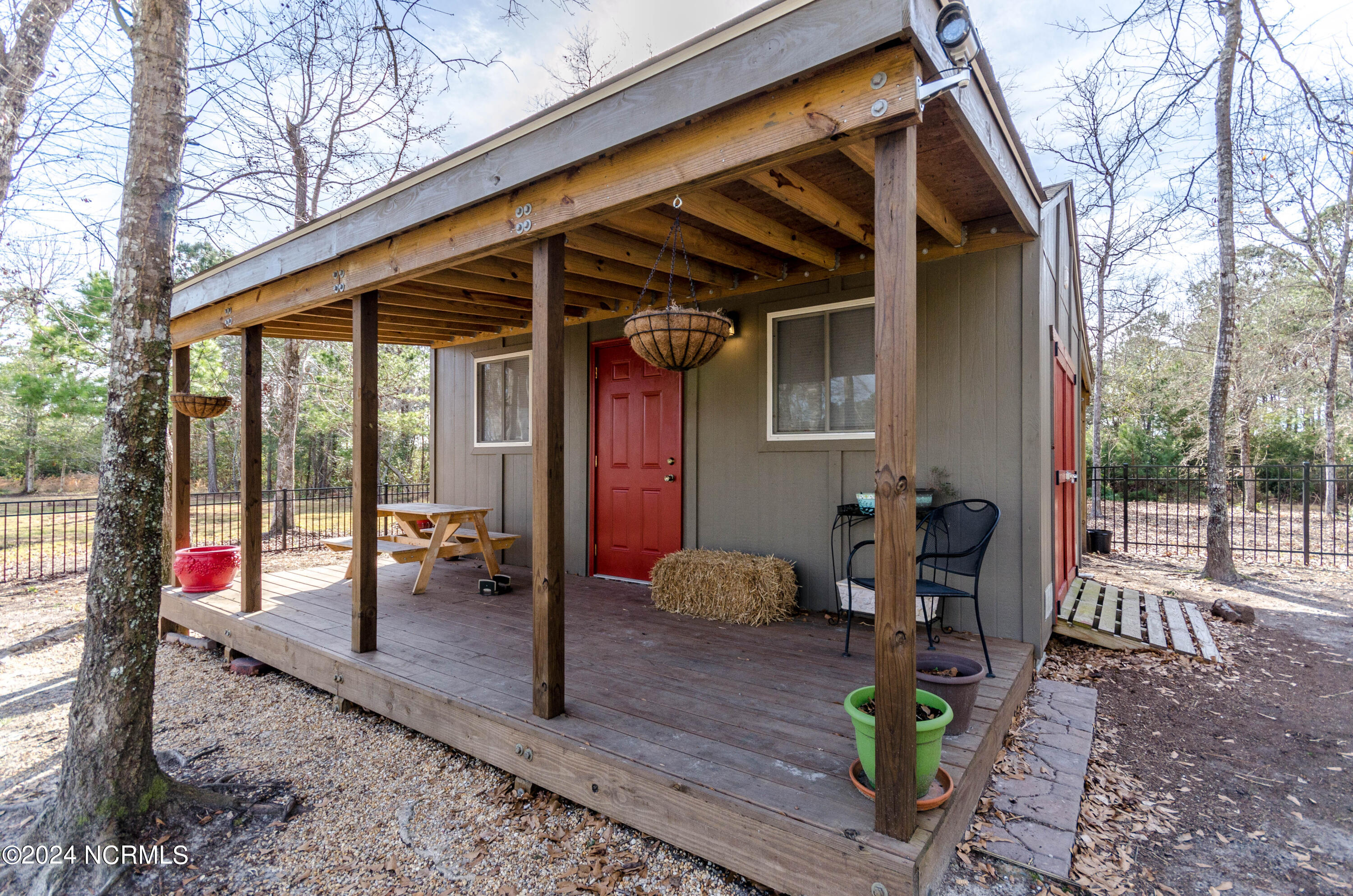 100560622 | Photo 53