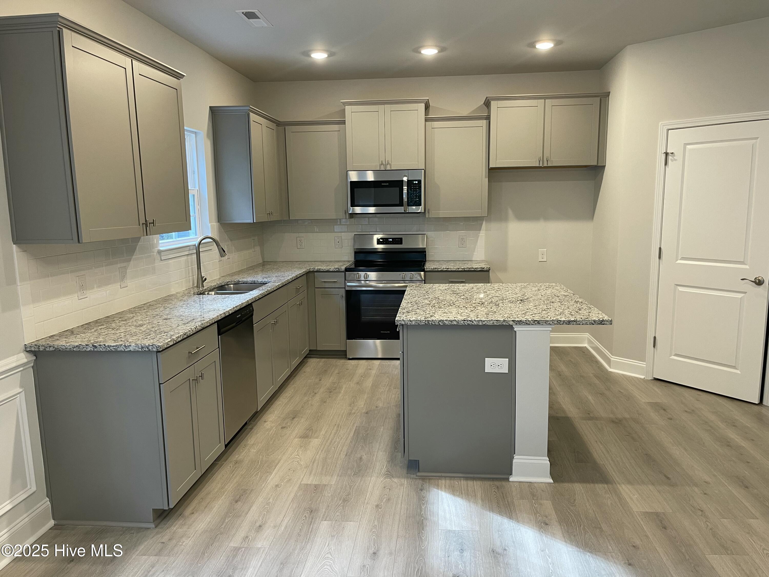 100422269 | Photo 27