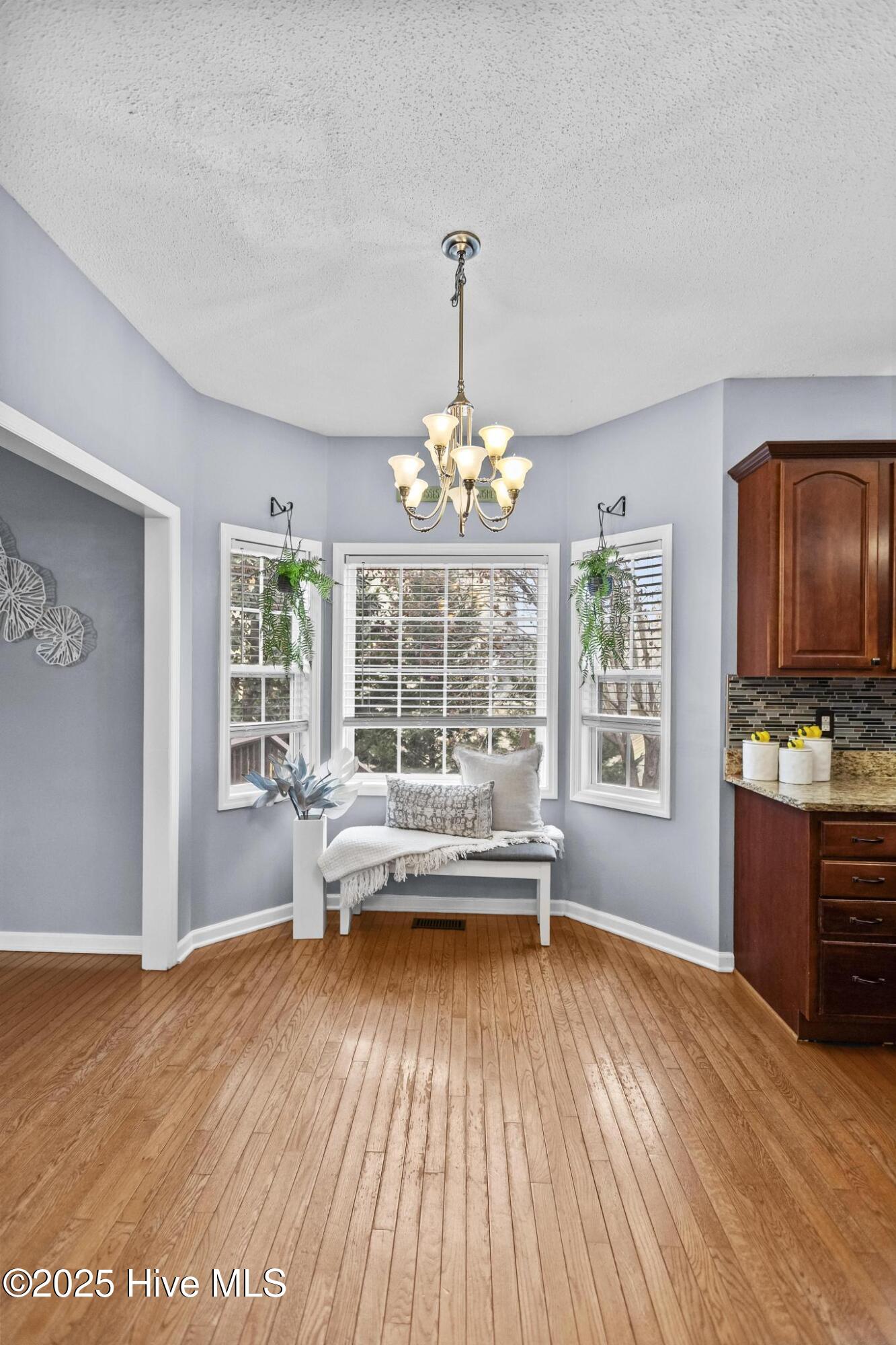 100546183 | Photo 21