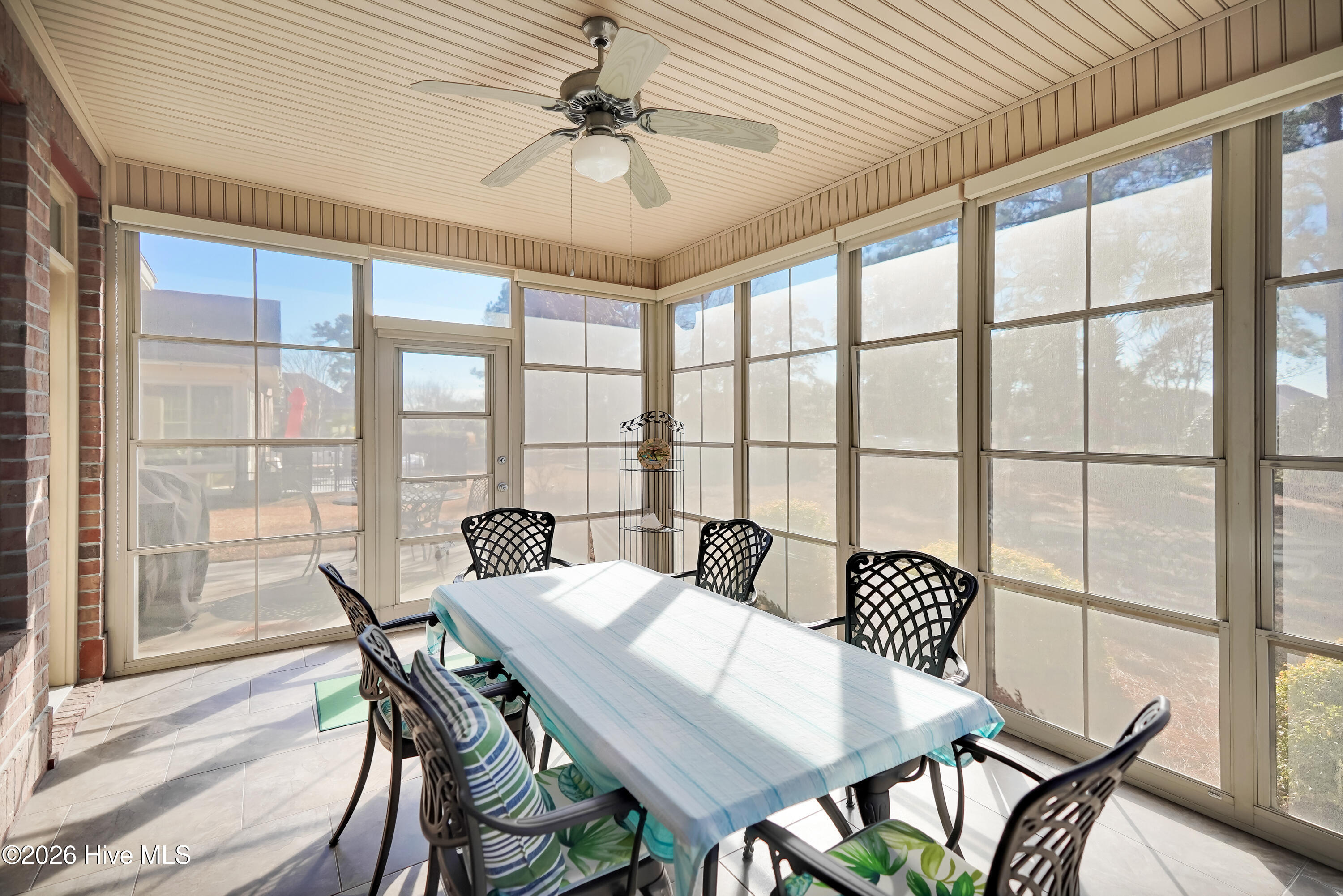 100547997 | Photo 26