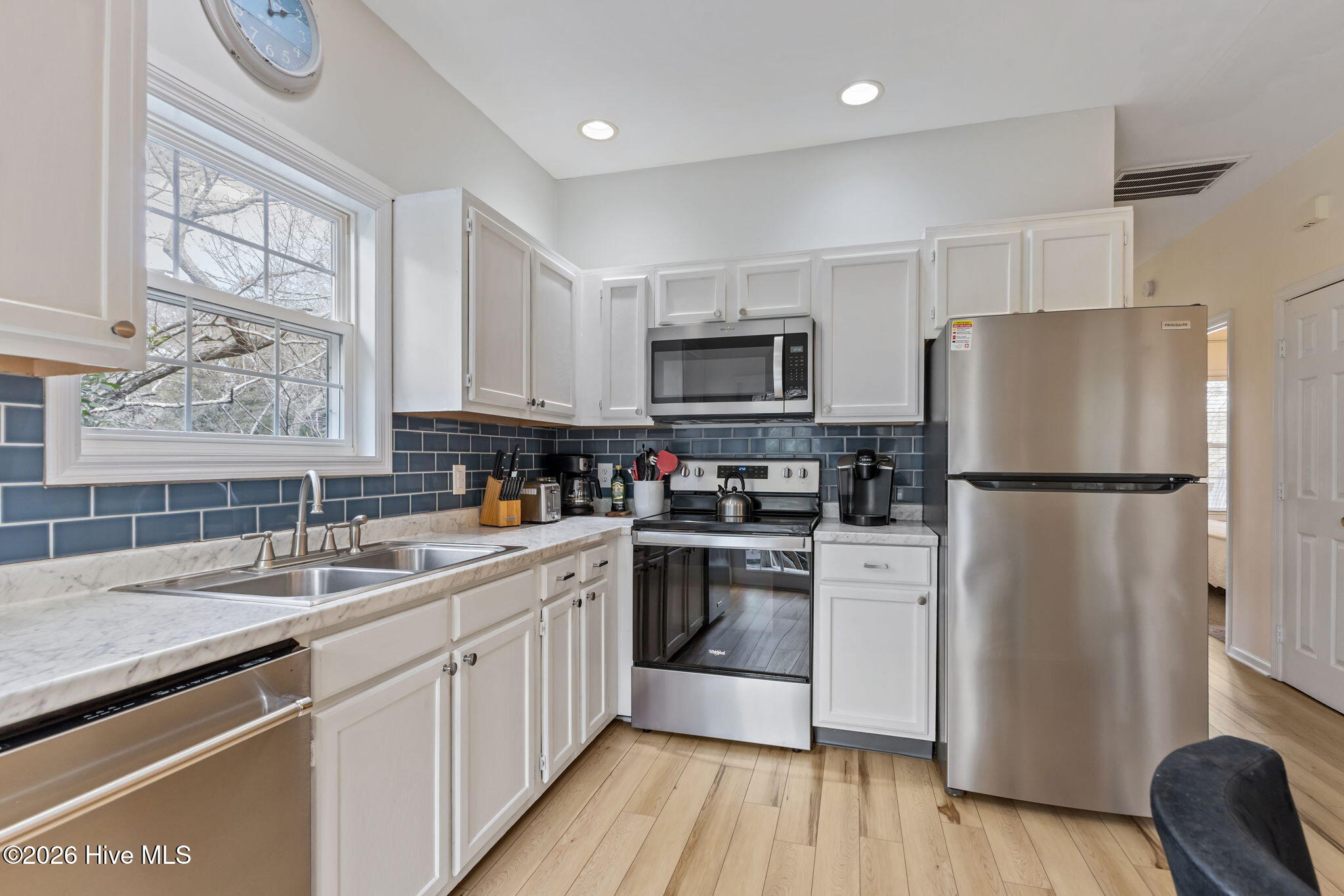 100557971 | Photo 18