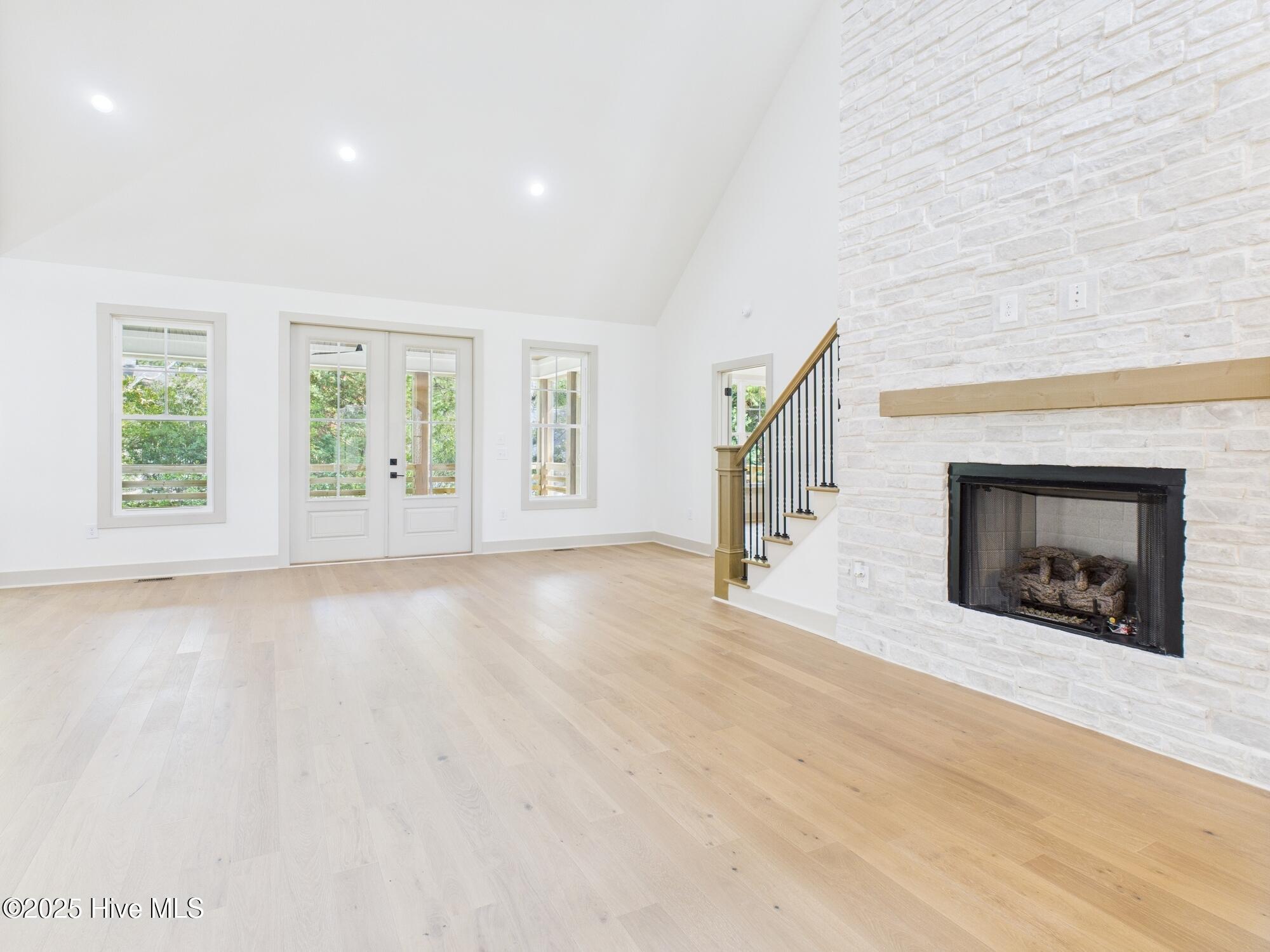 CAM04094G0-PR0052-STILL026