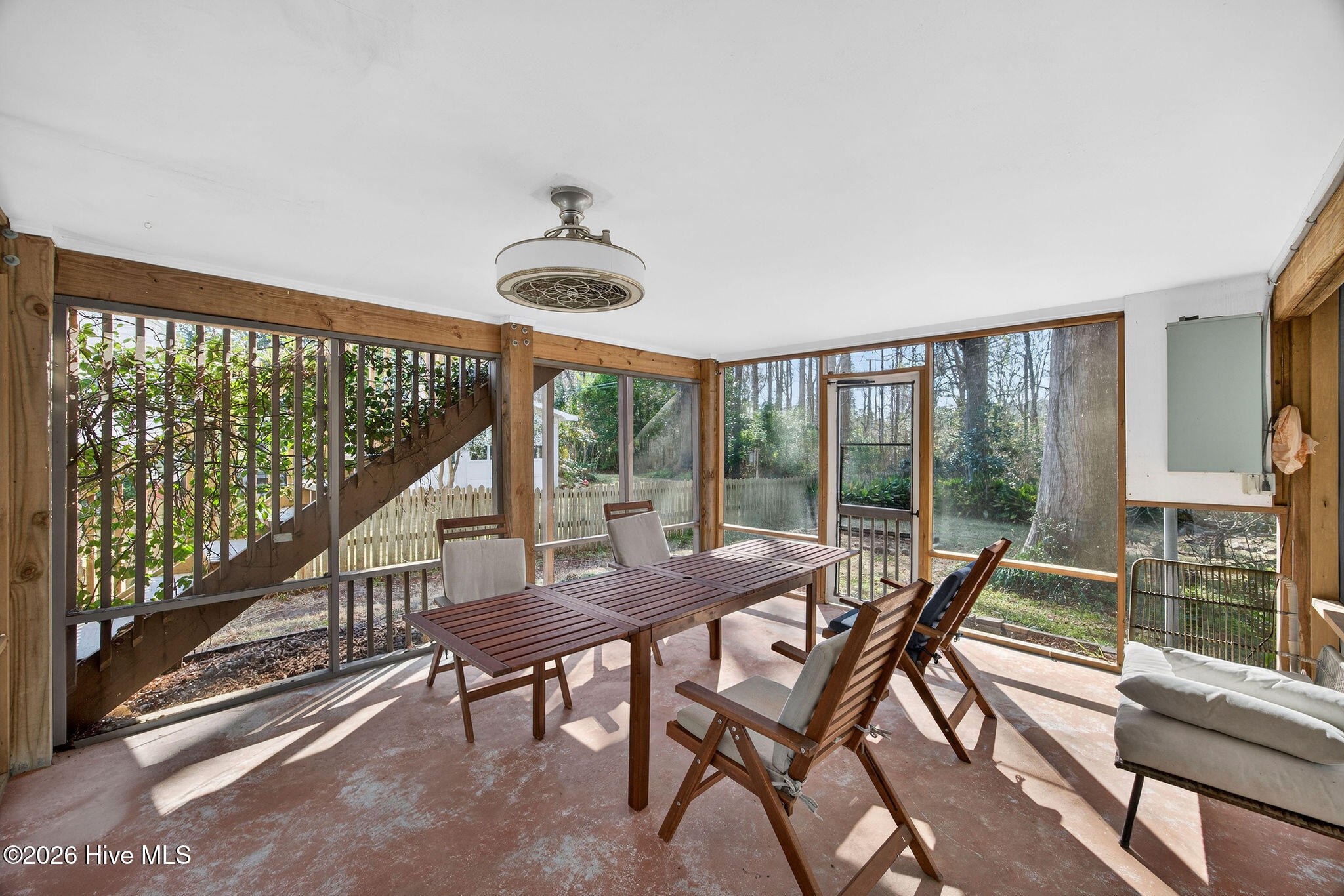 100551294 | Photo 22