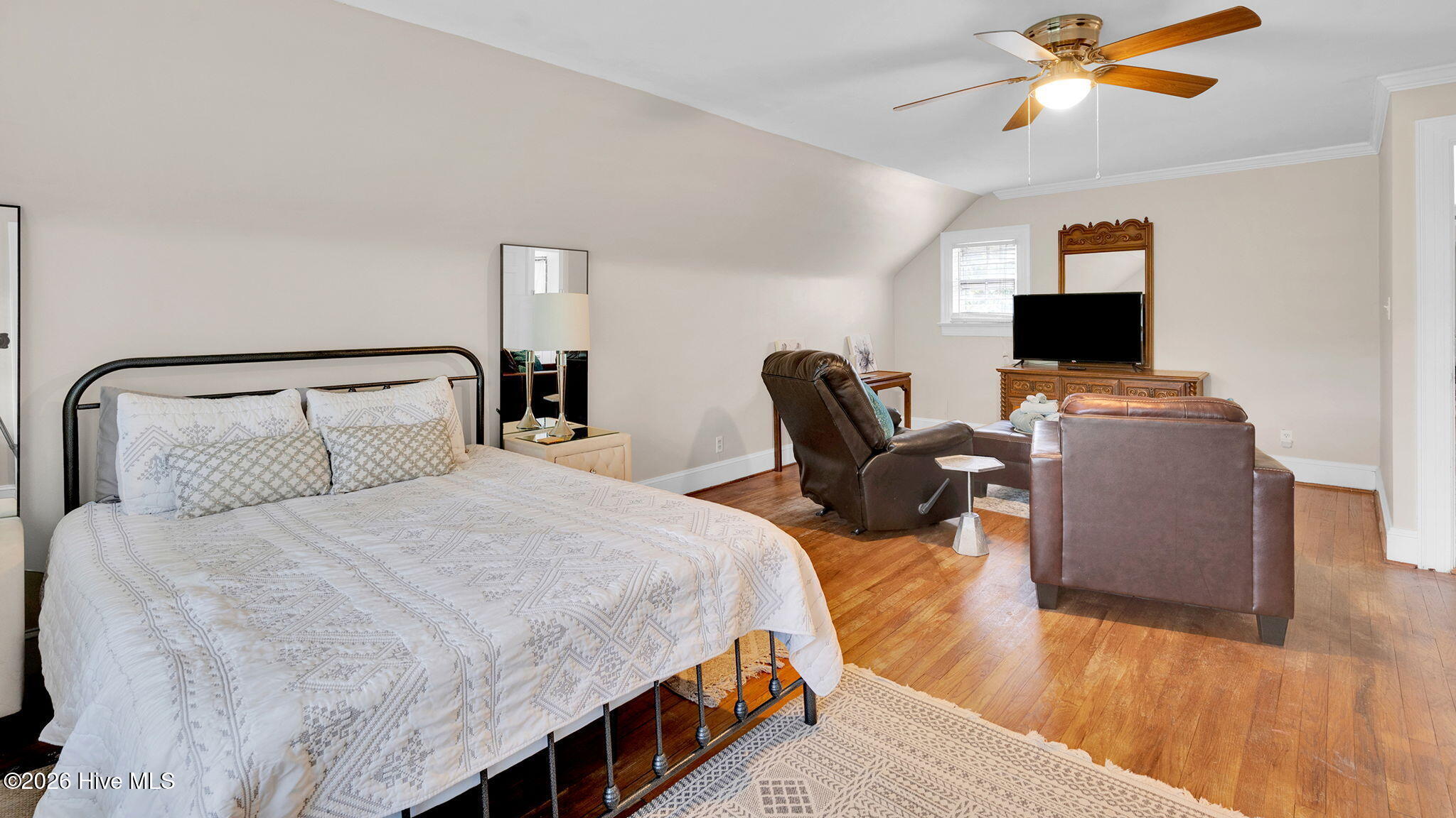 48-web-or-mls-1902 Sherwood Drive-48