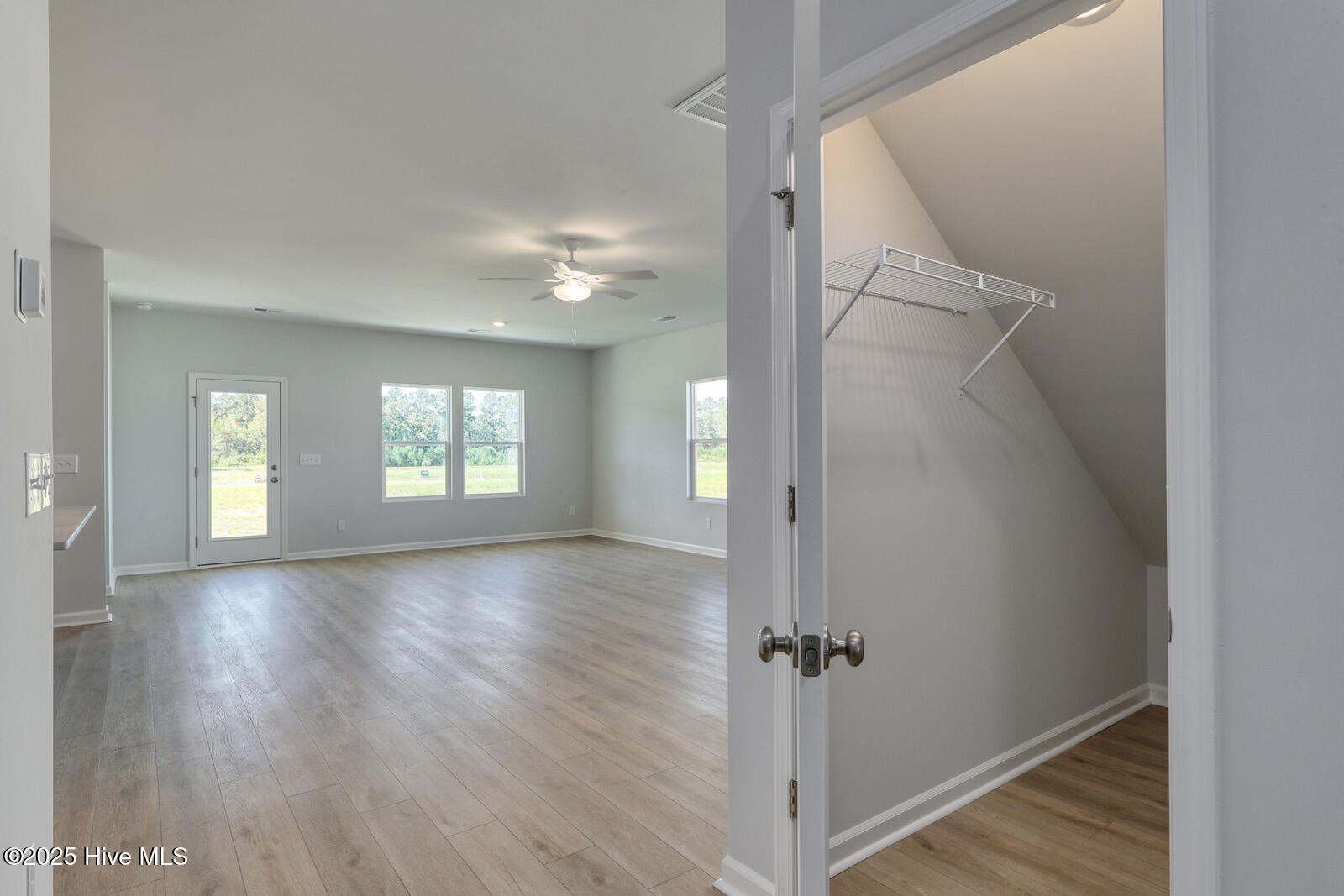 100549689 | Photo 61