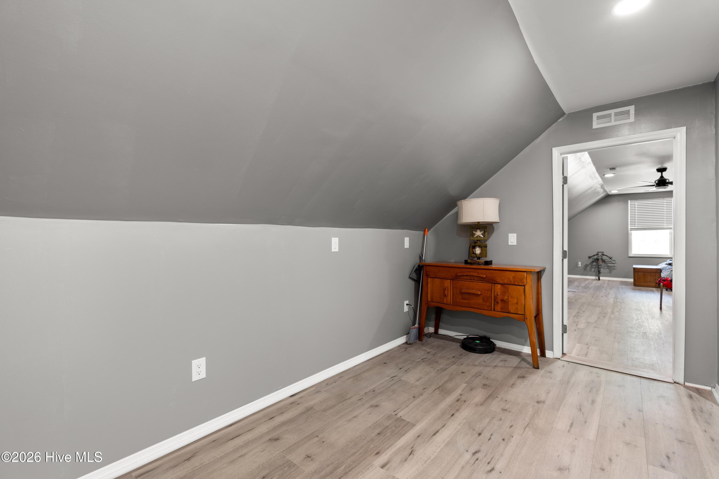 100556828 | Photo 23