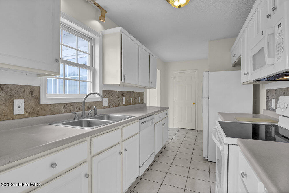 100513227 | Photo 11