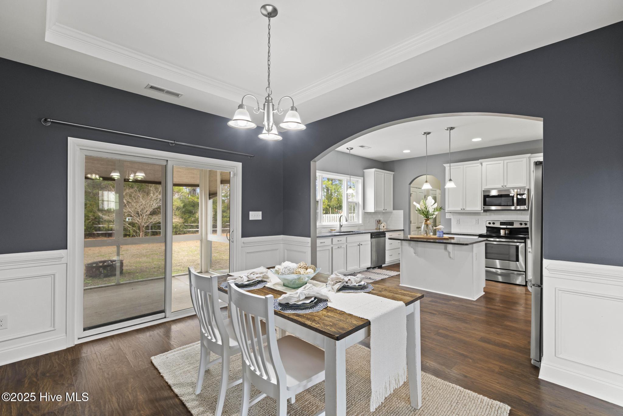 100543084 | Photo 14