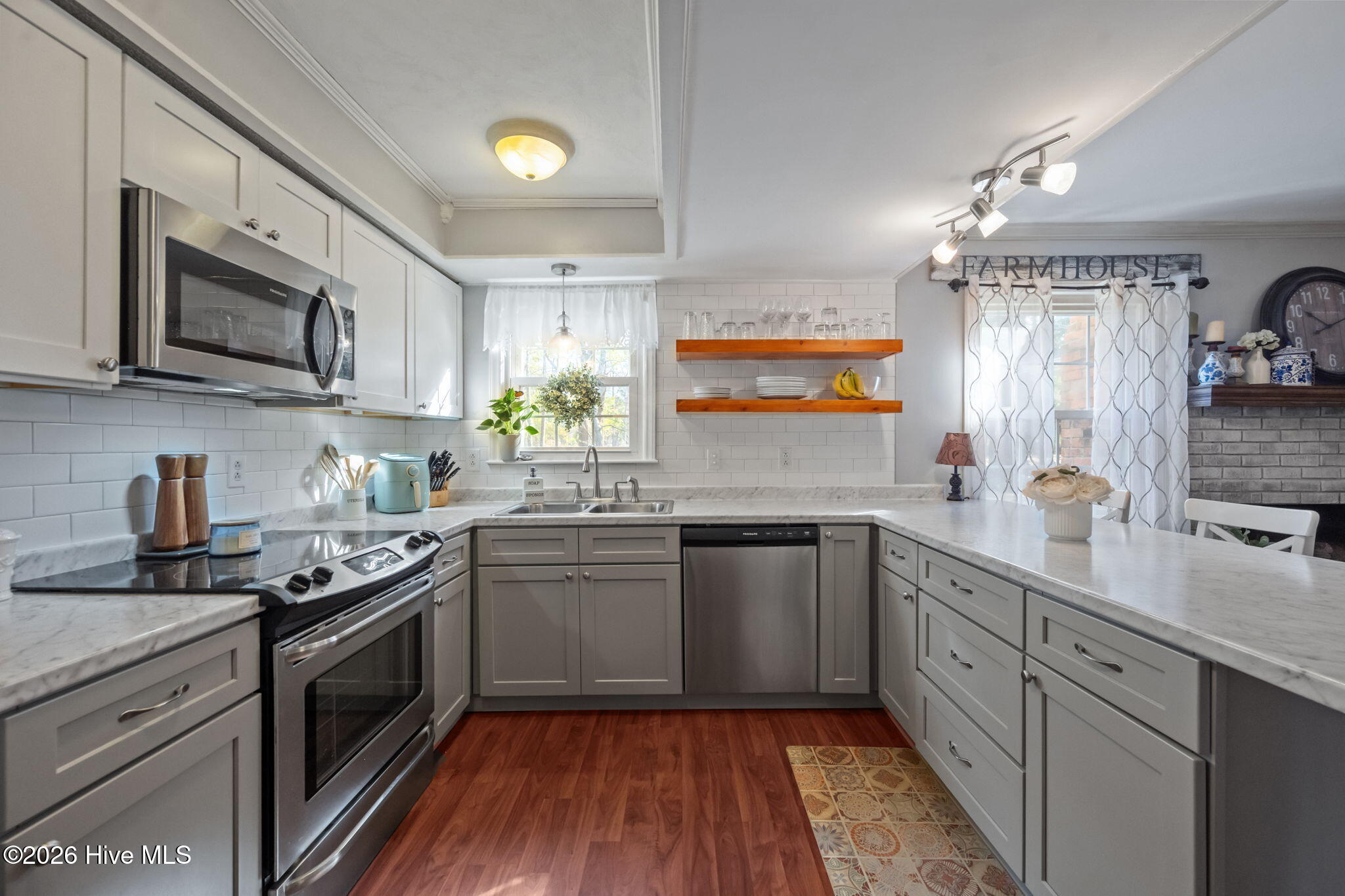 100547741 | Photo 18