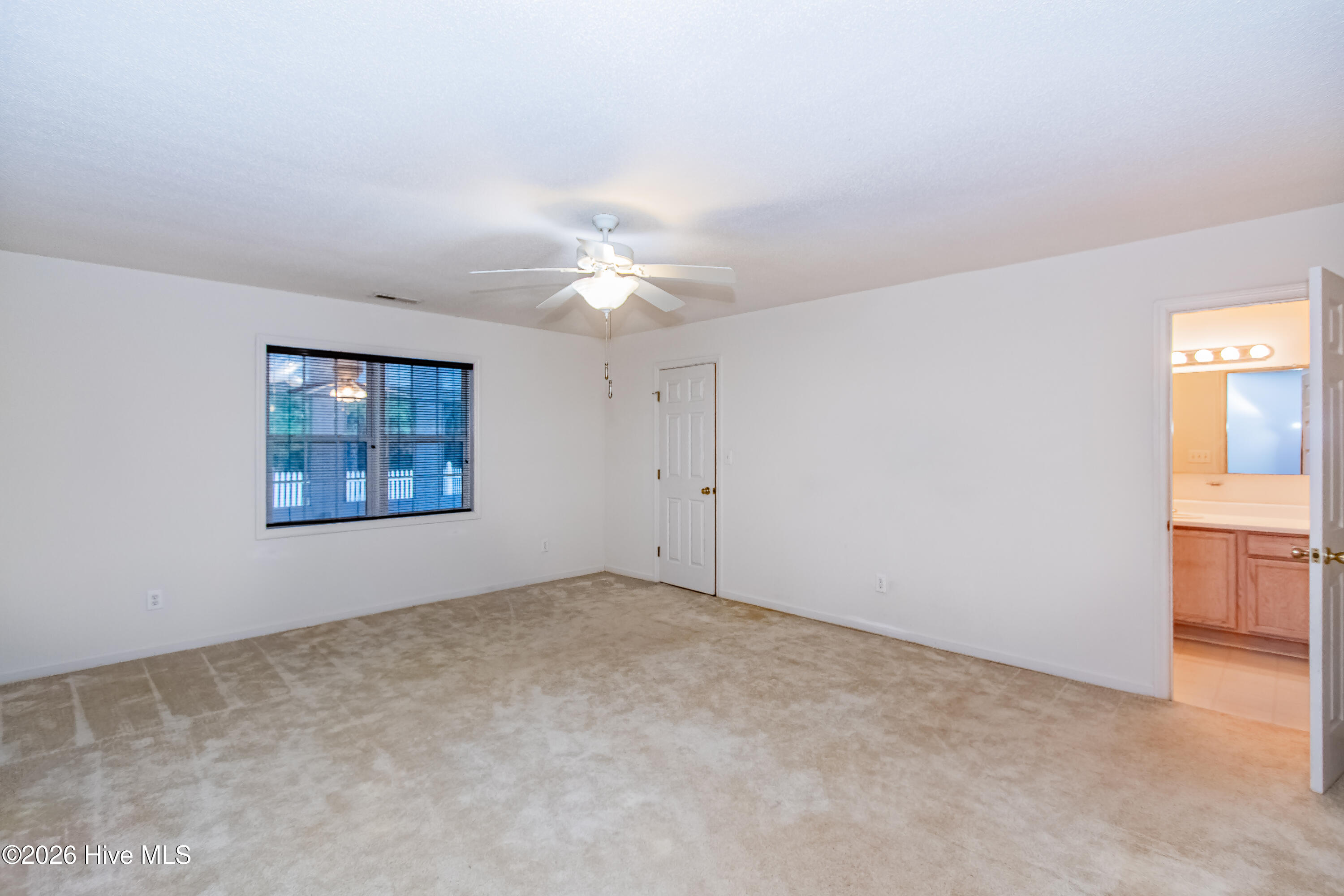 100547548 | Photo 16