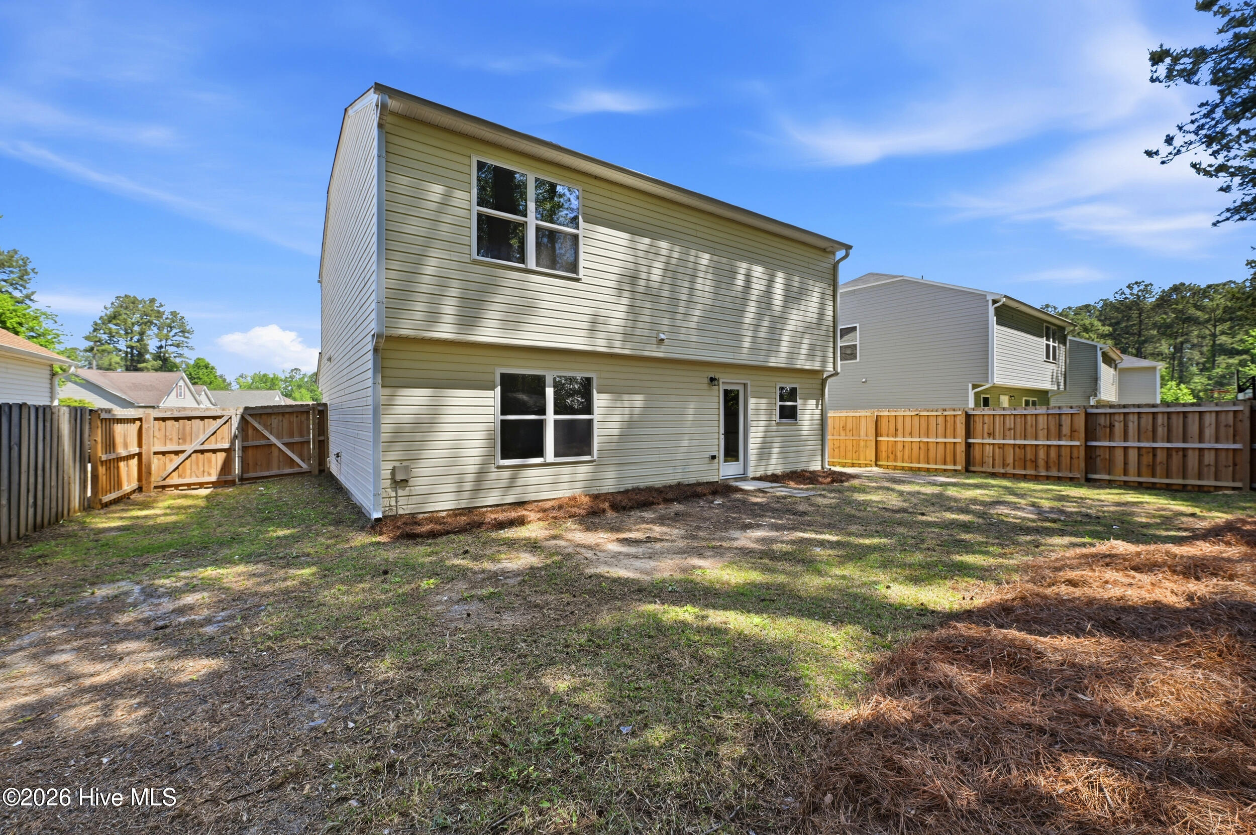 100567216 | Photo 36