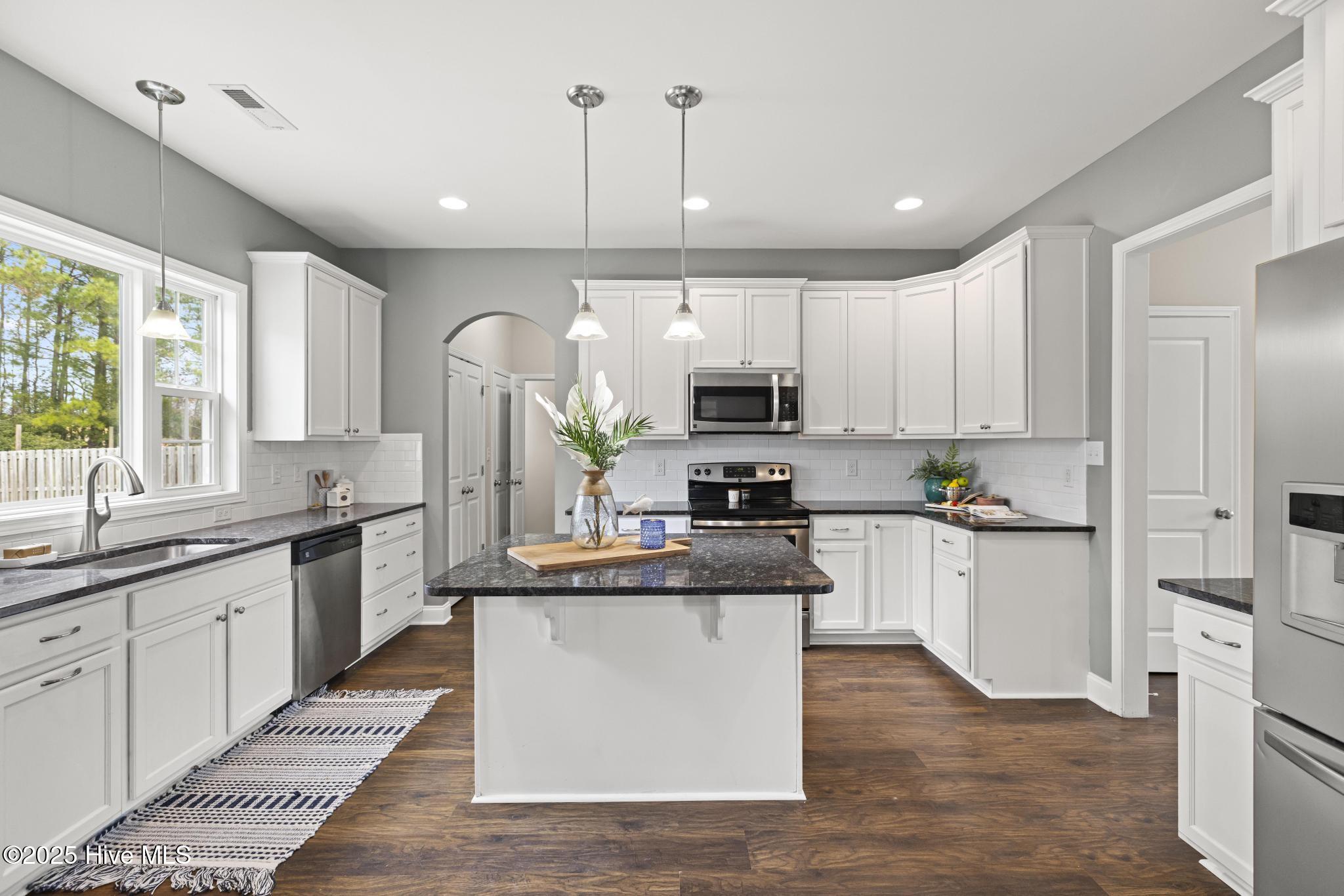 100543084 | Photo 15