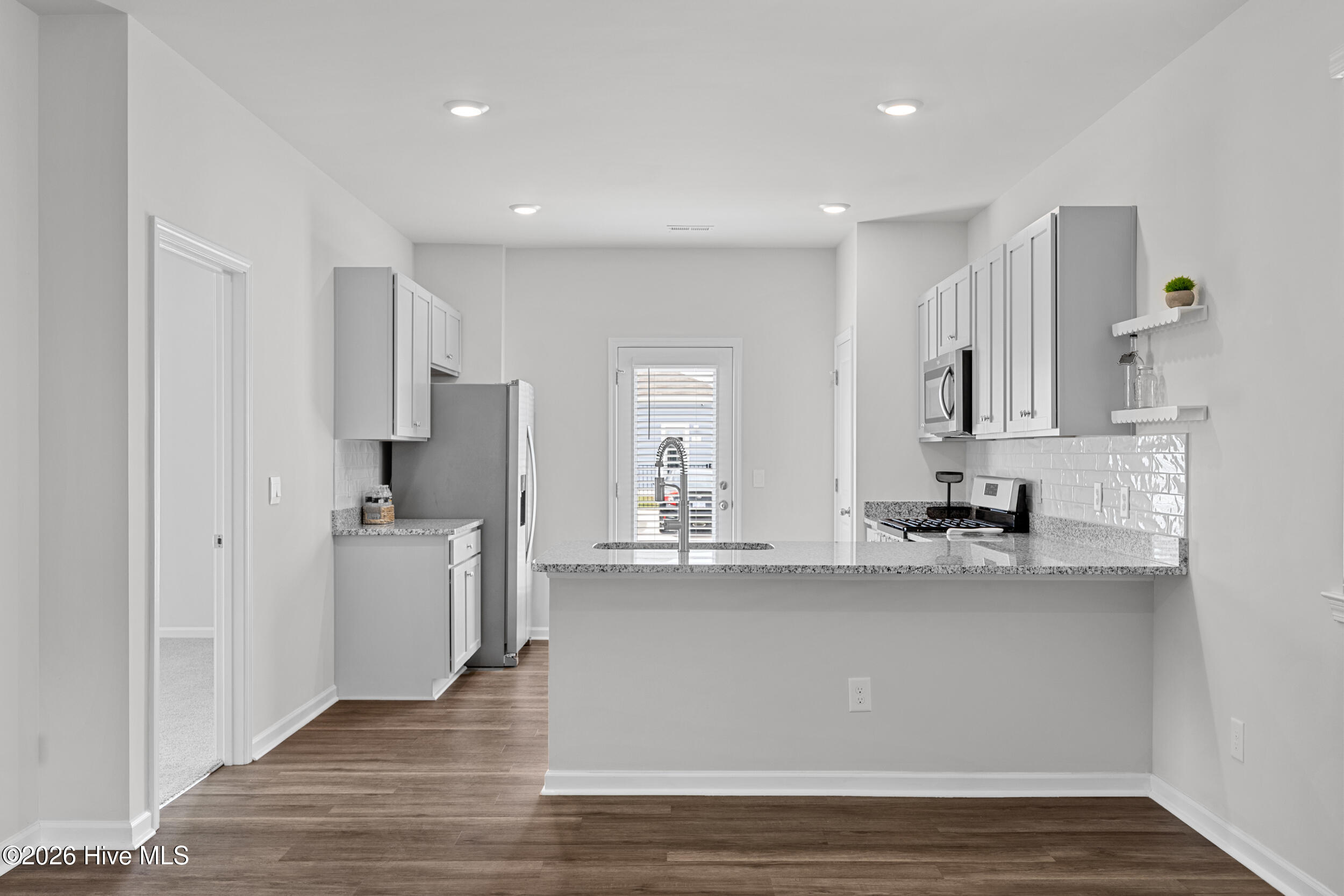 100565485 | Photo 18