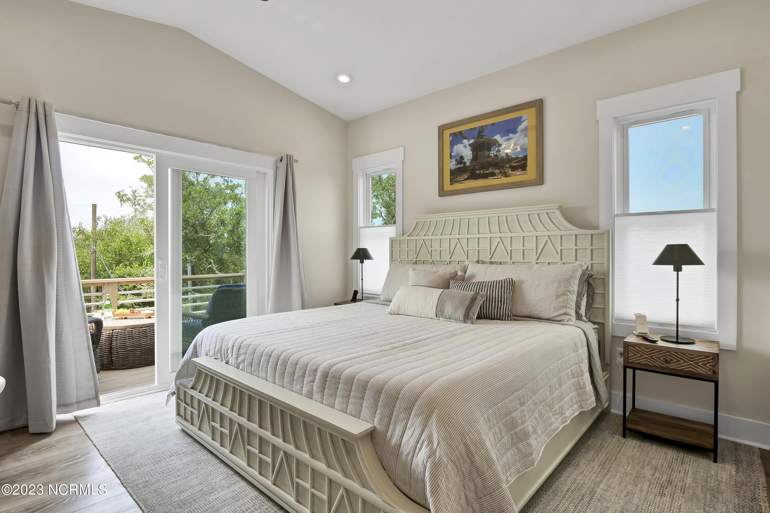 100526223 | Photo 27