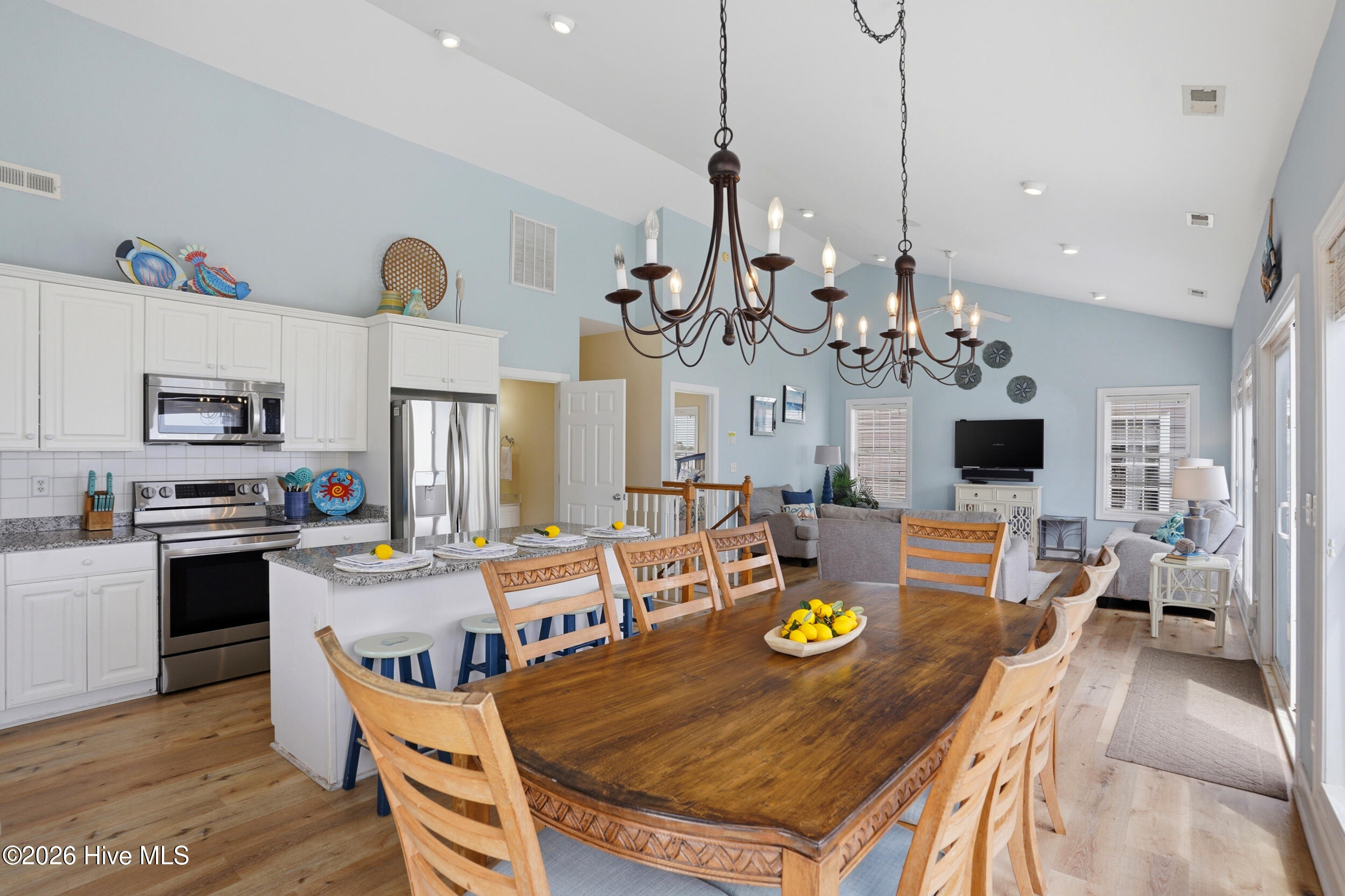 100566063 | Photo 17